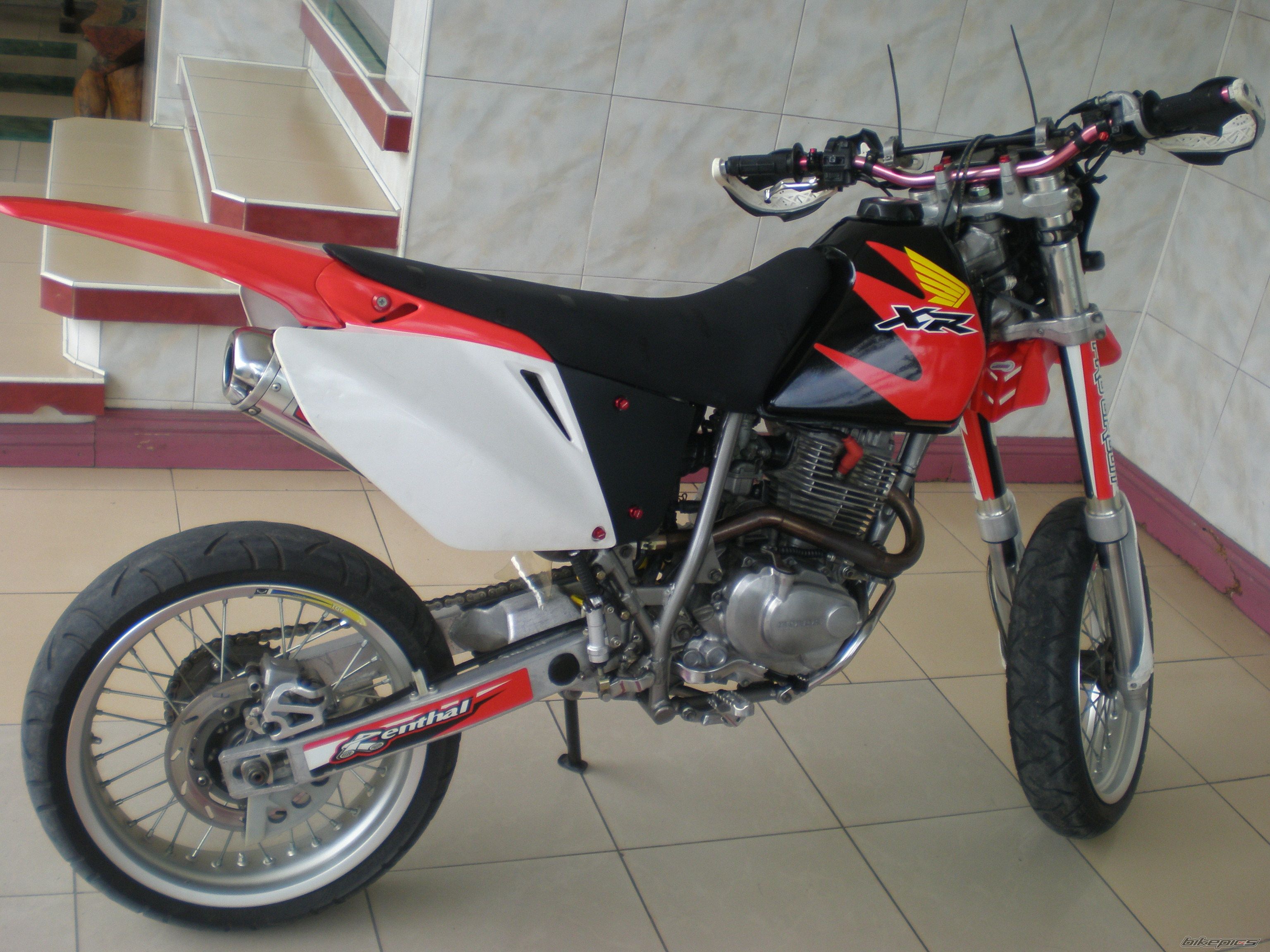 2010 HONDA XR 200 | Picture 2002902 motorcycle photo