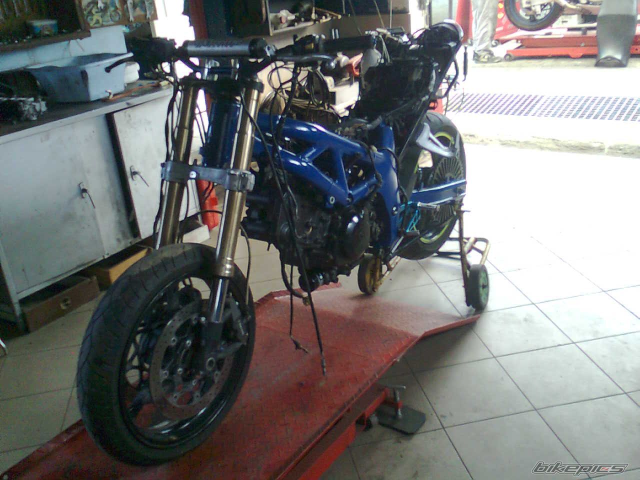 2002 SUZUKI SV 650S | Picture 2003035 motorcycle photo