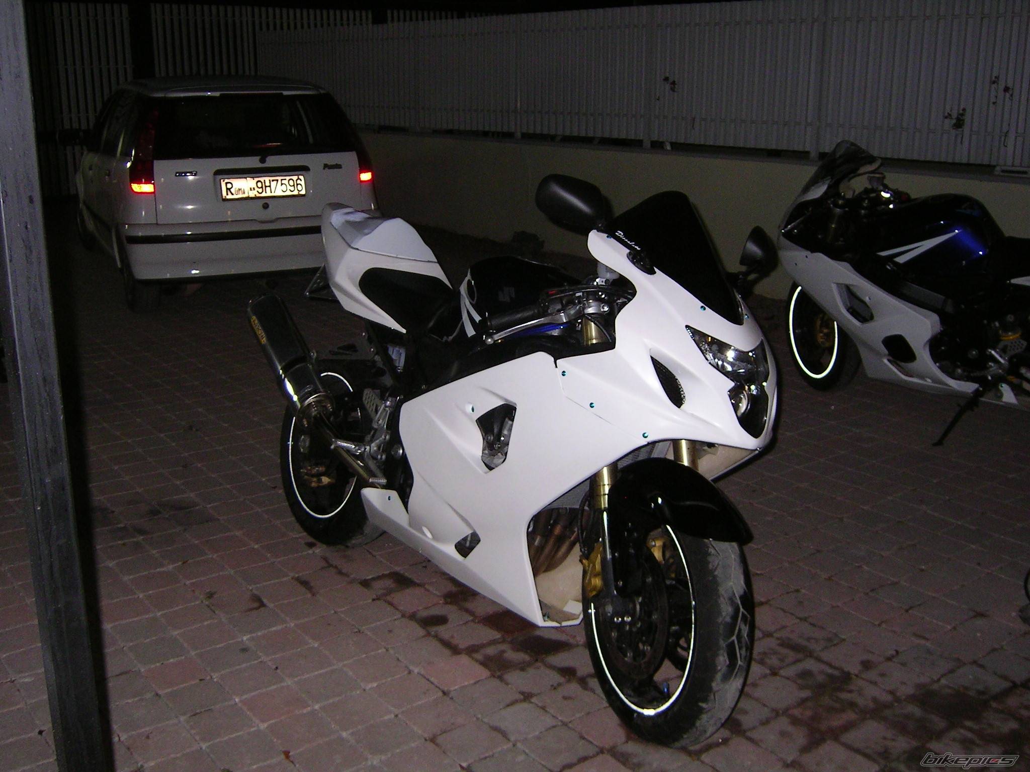 2004 SUZUKI GSX R 600 | Picture 200505 motorcycle photo