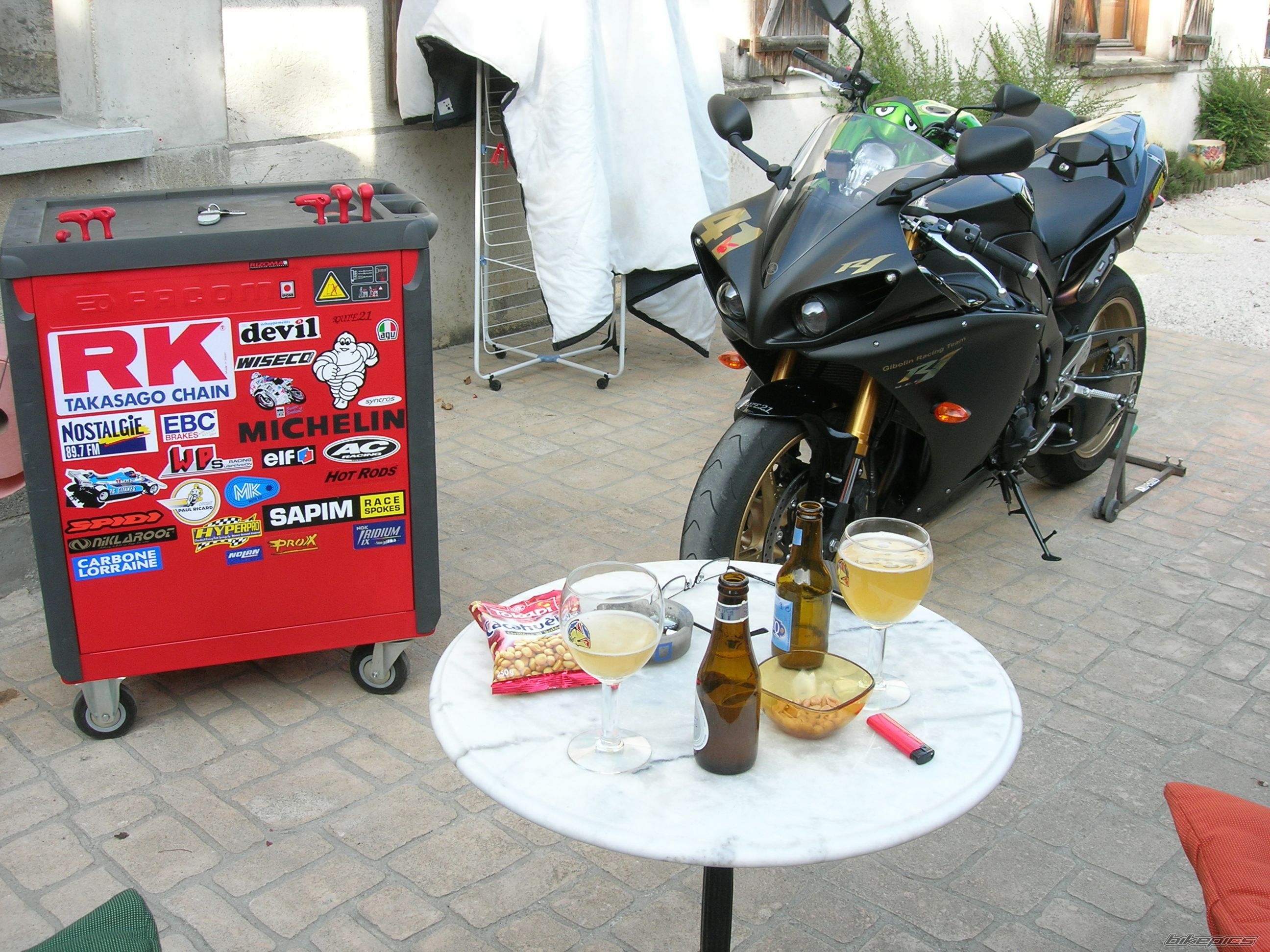 2009 YAMAHA YZF R1 | Picture 2005928 motorcycle photo