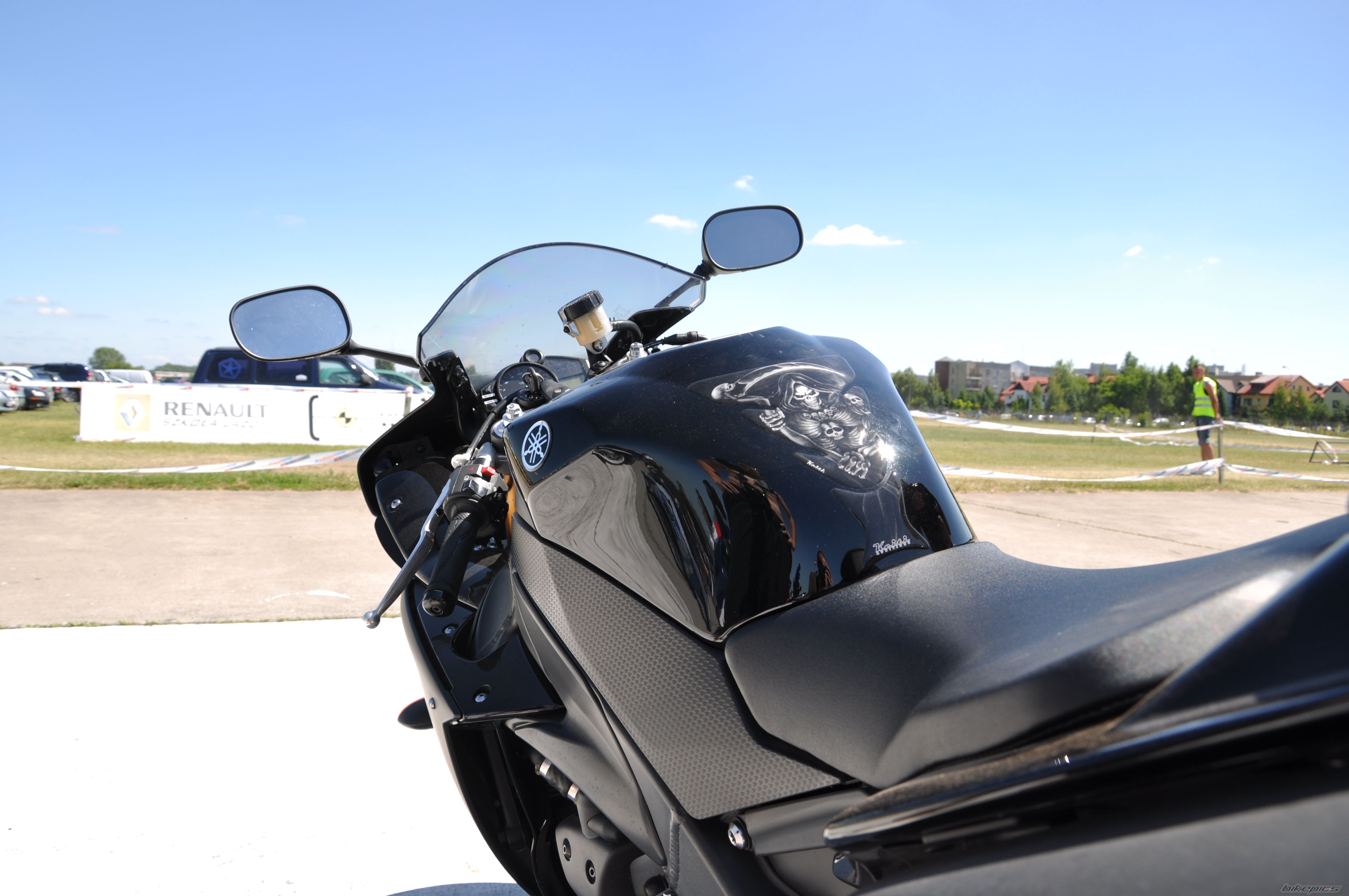 2009 YAMAHA YZF R1 | Picture 2007372 motorcycle photo