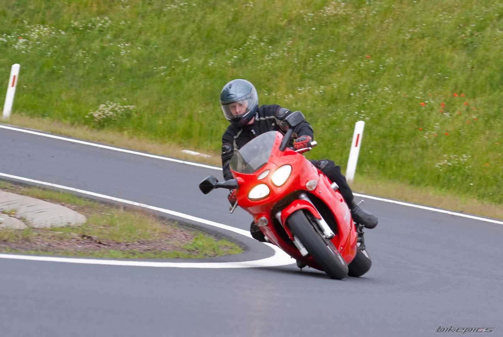 2000 TRIUMPH SPRINT ST | Picture 2007518 motorcycle photo