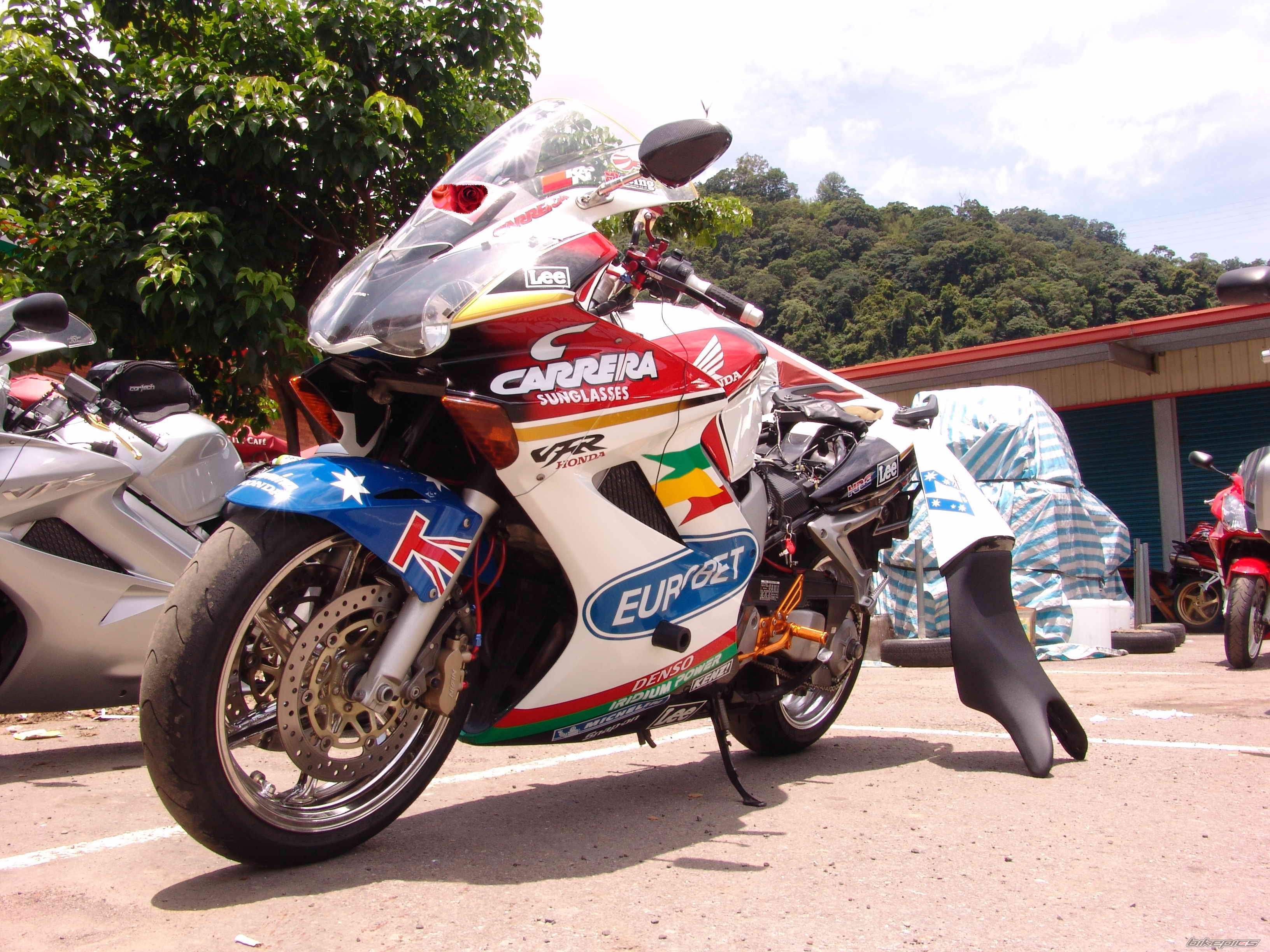 2005 HONDA VFR 800 | Picture 2007643 motorcycle photo