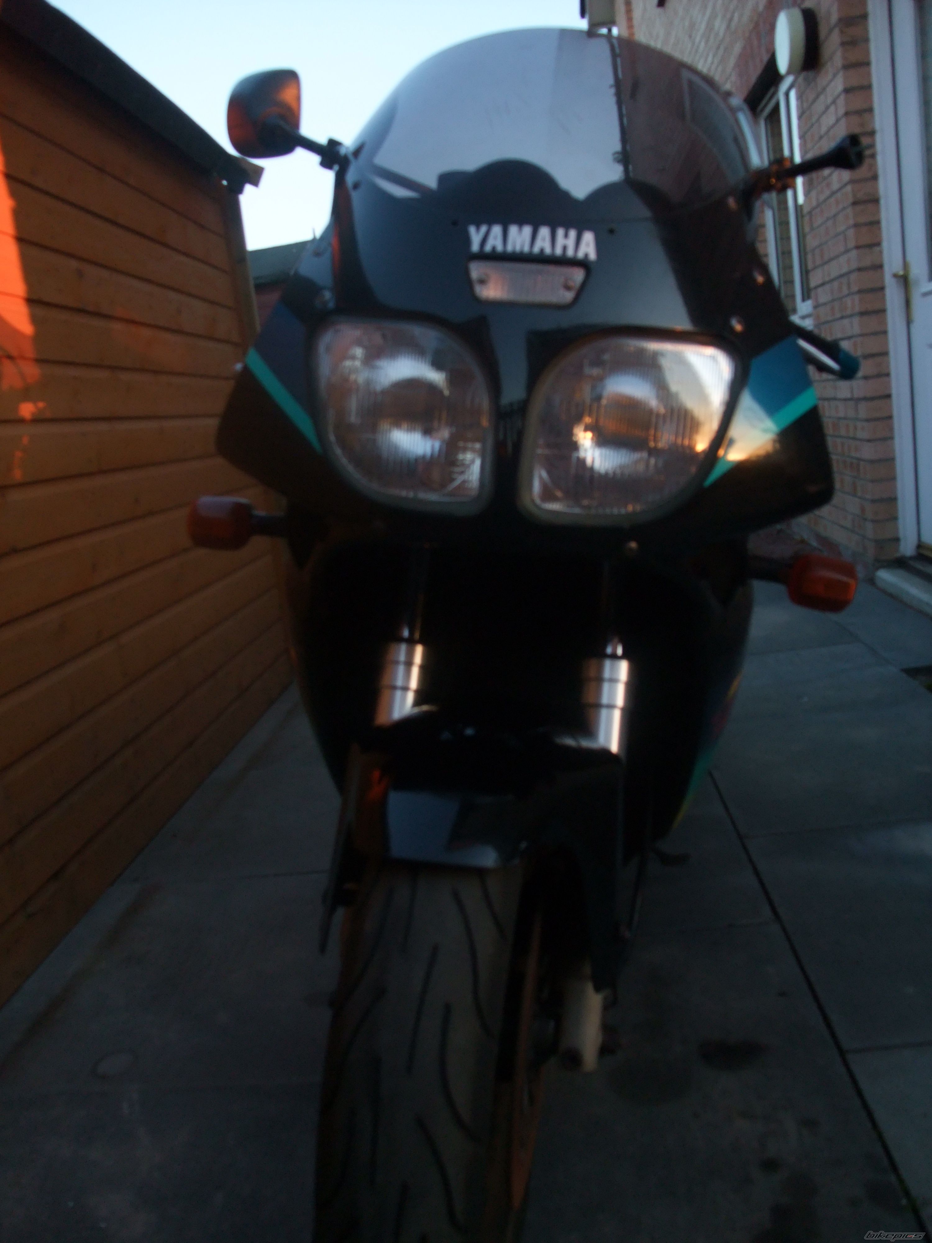 1995 YAMAHA FZR 600 | Picture 2008542 motorcycle photo