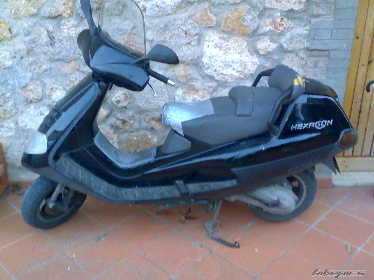 1998 PIAGGIO HEXAGON | Picture 2009043 motorcycle photo