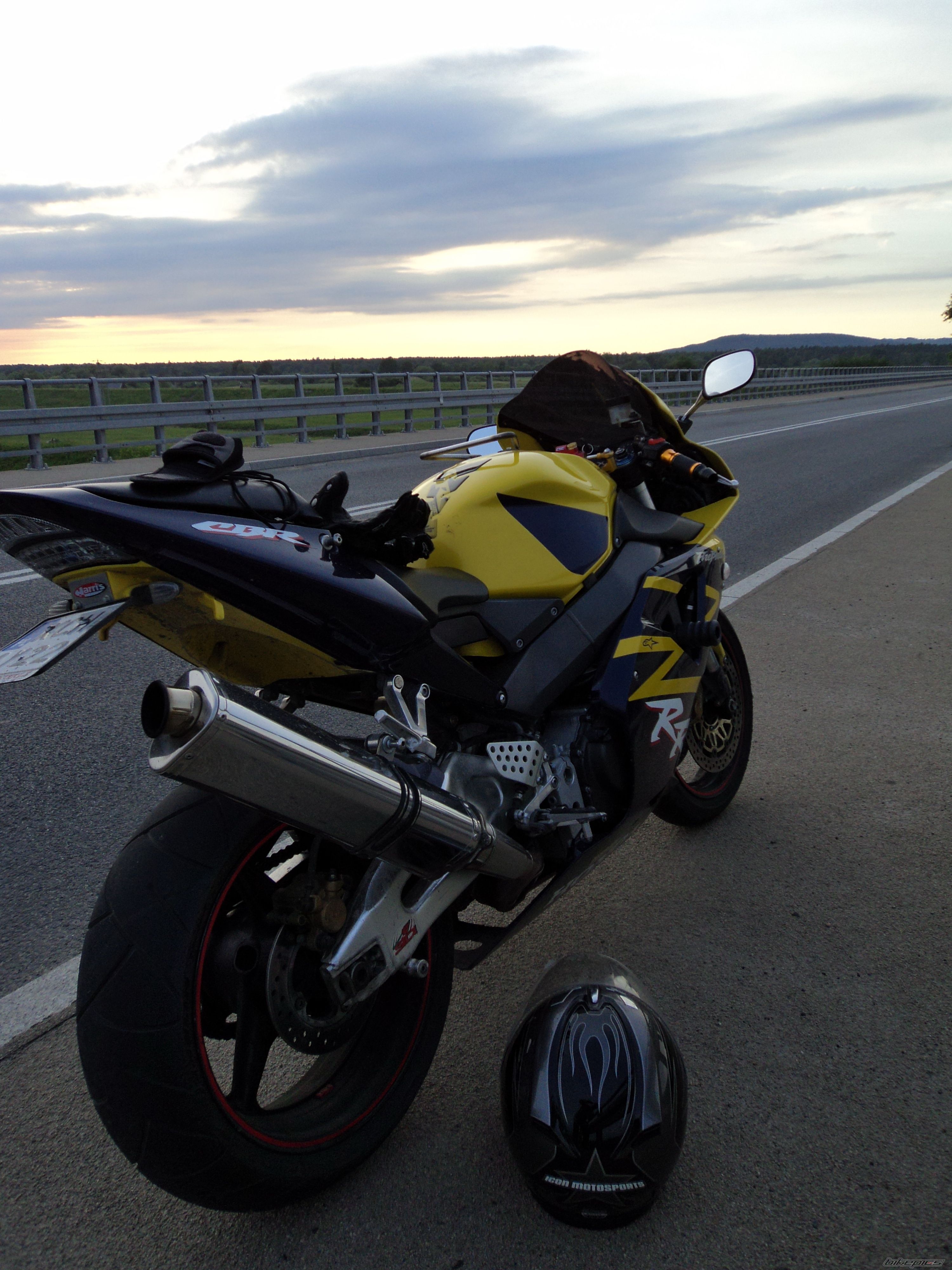 2002 HONDA CBR 900 | Picture 2010284 motorcycle photo