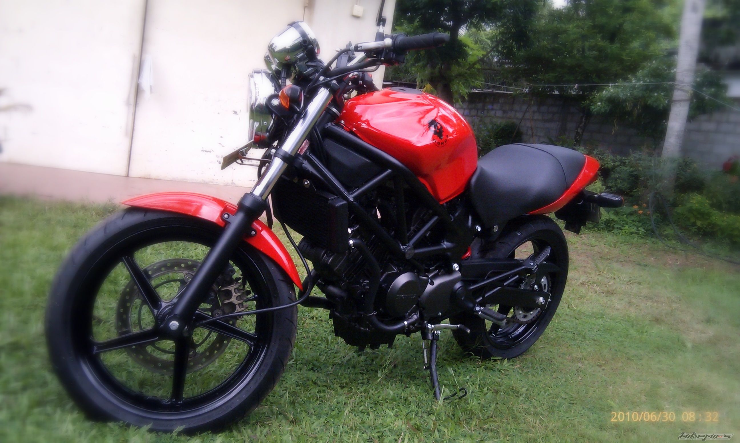 2007 HONDA VTR 250 | Picture 2011122 motorcycle photo
