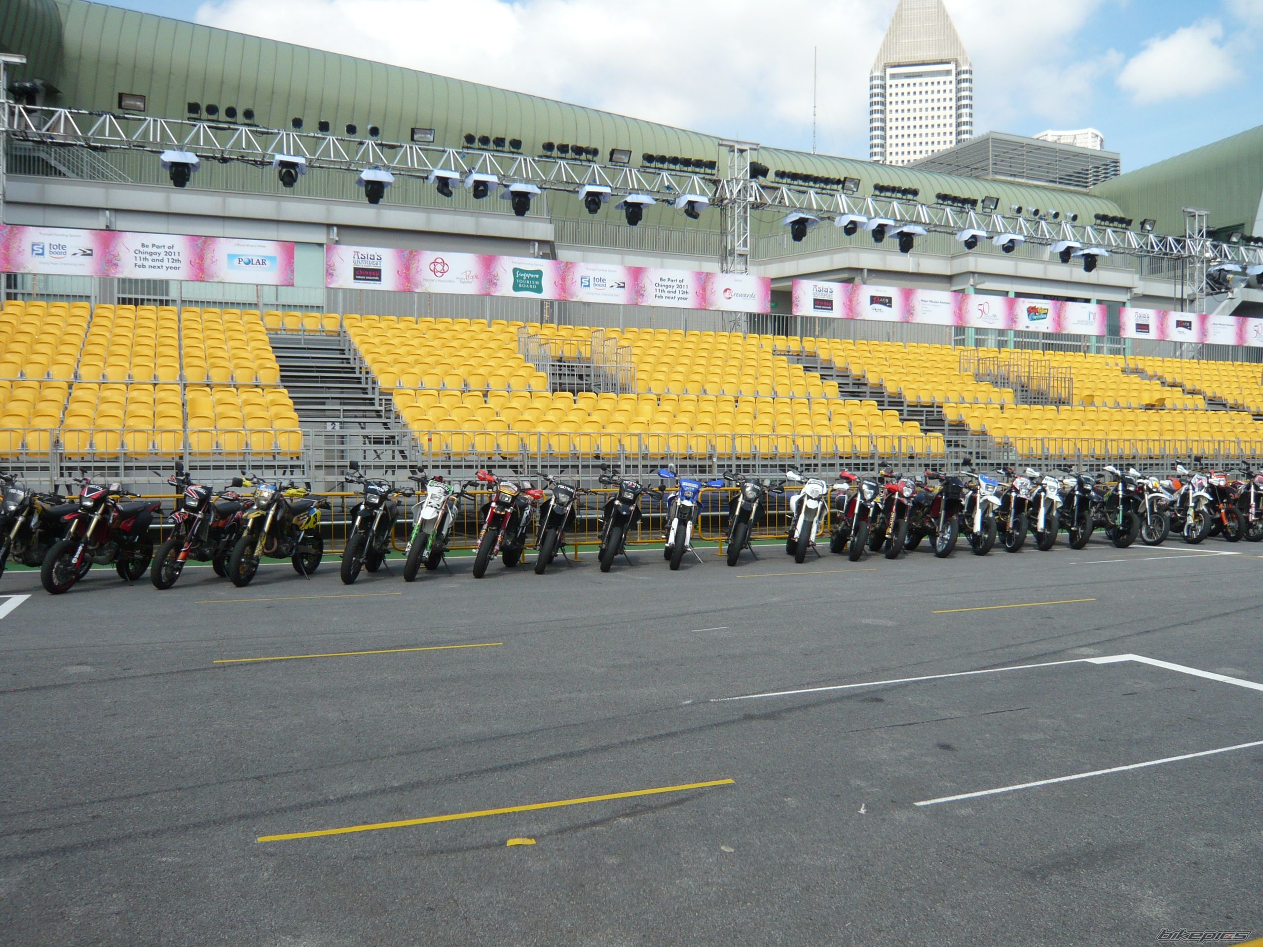 2010 SUZUKI DRZ 400 | Picture 2011165 motorcycle photo