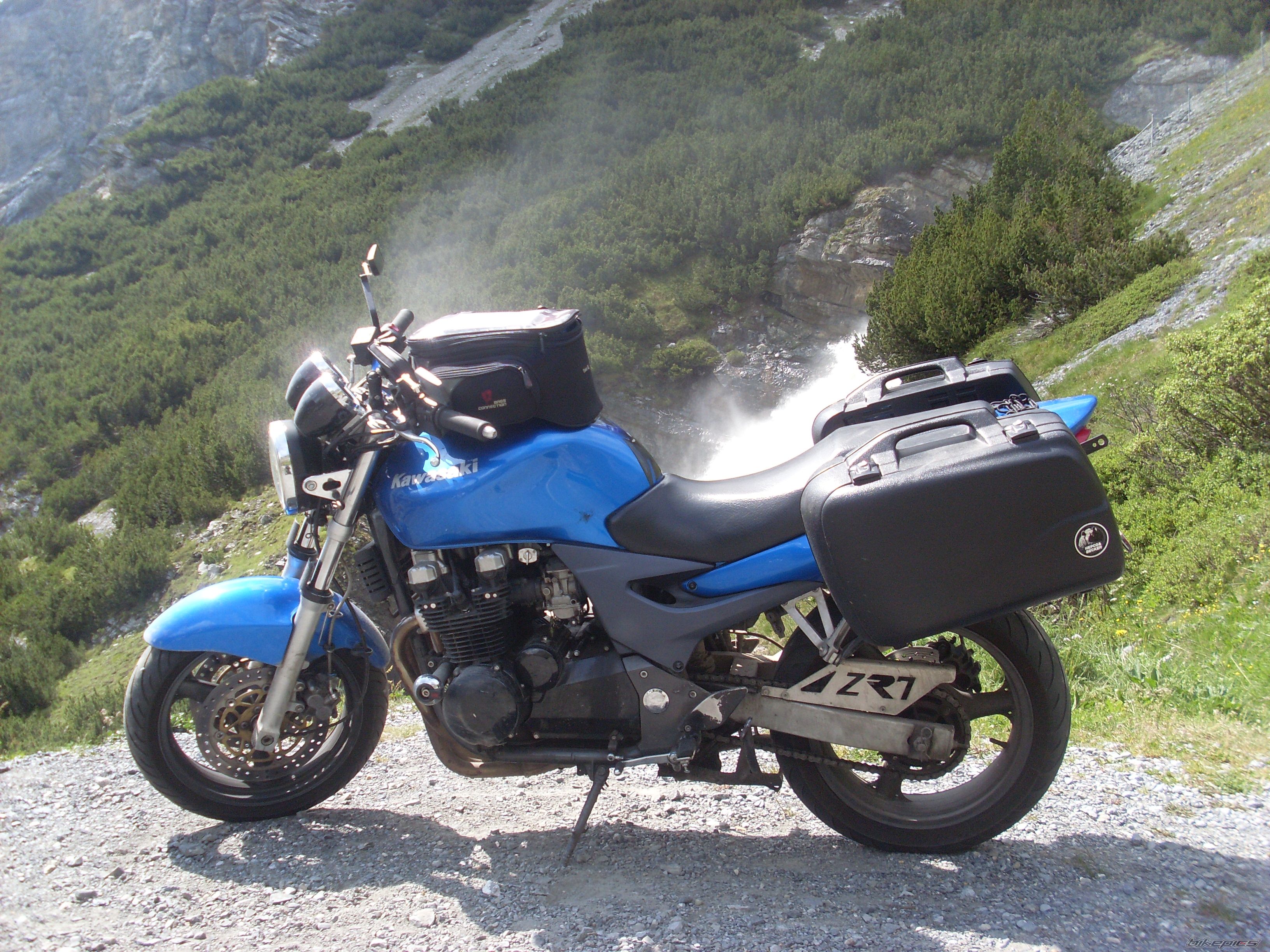 2000 KAWASAKI ZR 7 | Picture 2011791 motorcycle photo