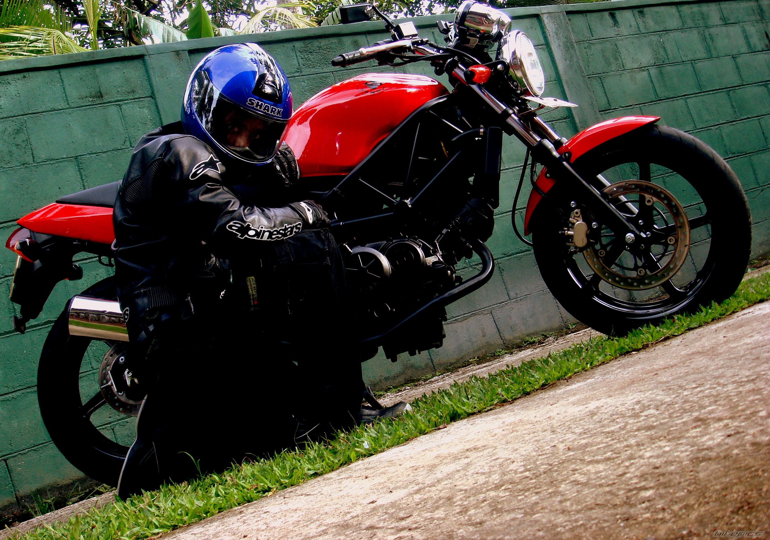2007 HONDA VTR 250 | Picture 2011857 motorcycle photo
