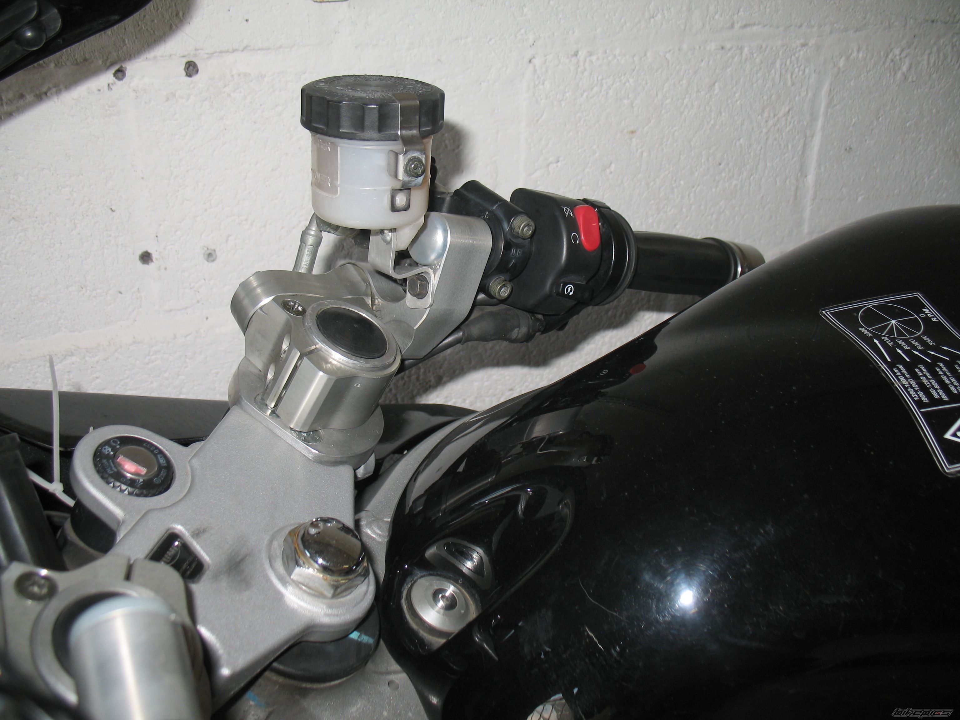 2002 TRIUMPH SPRINT RS | Picture 2012922 motorcycle photo