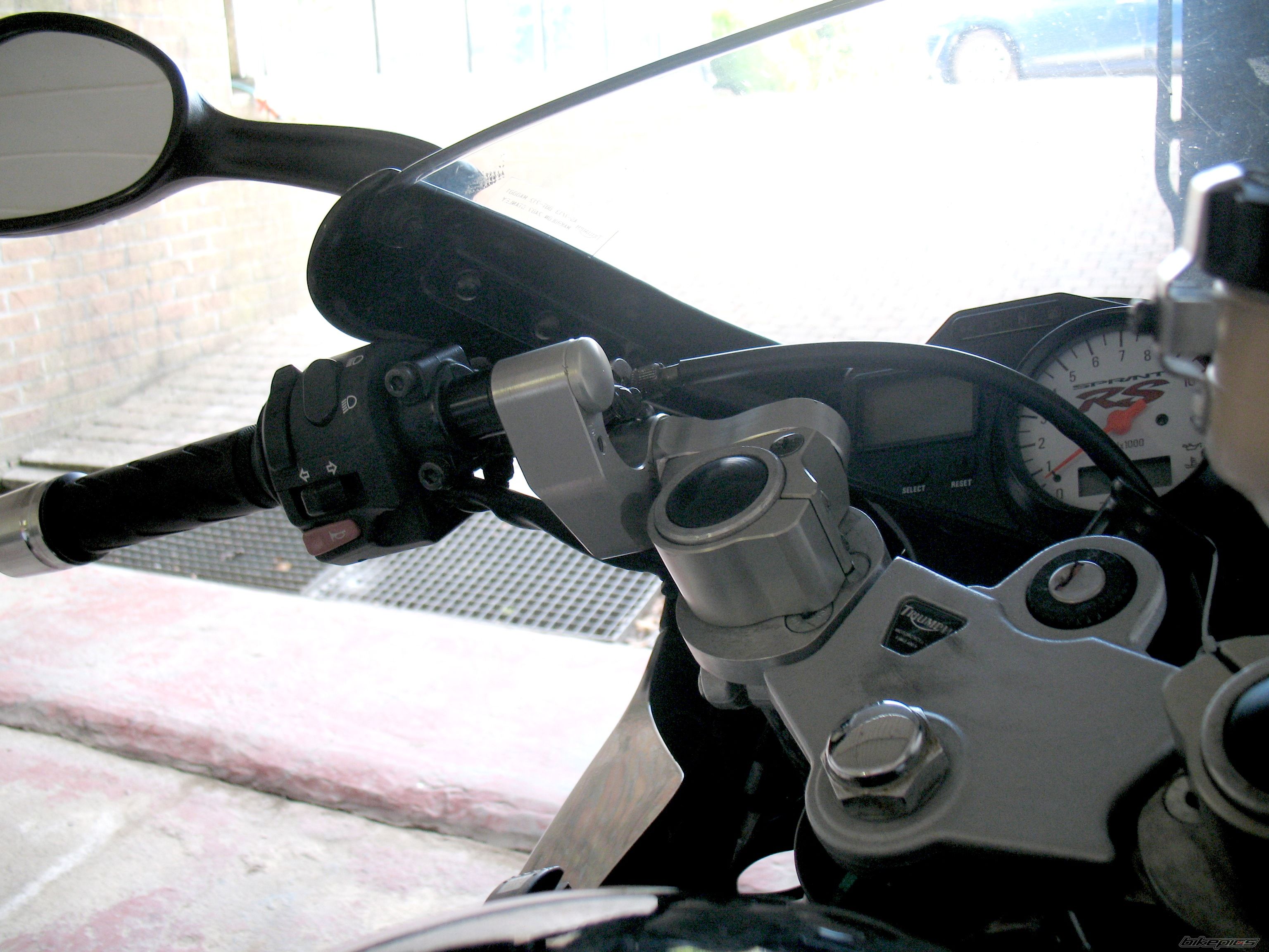 2002 TRIUMPH SPRINT RS | Picture 2012923 motorcycle photo