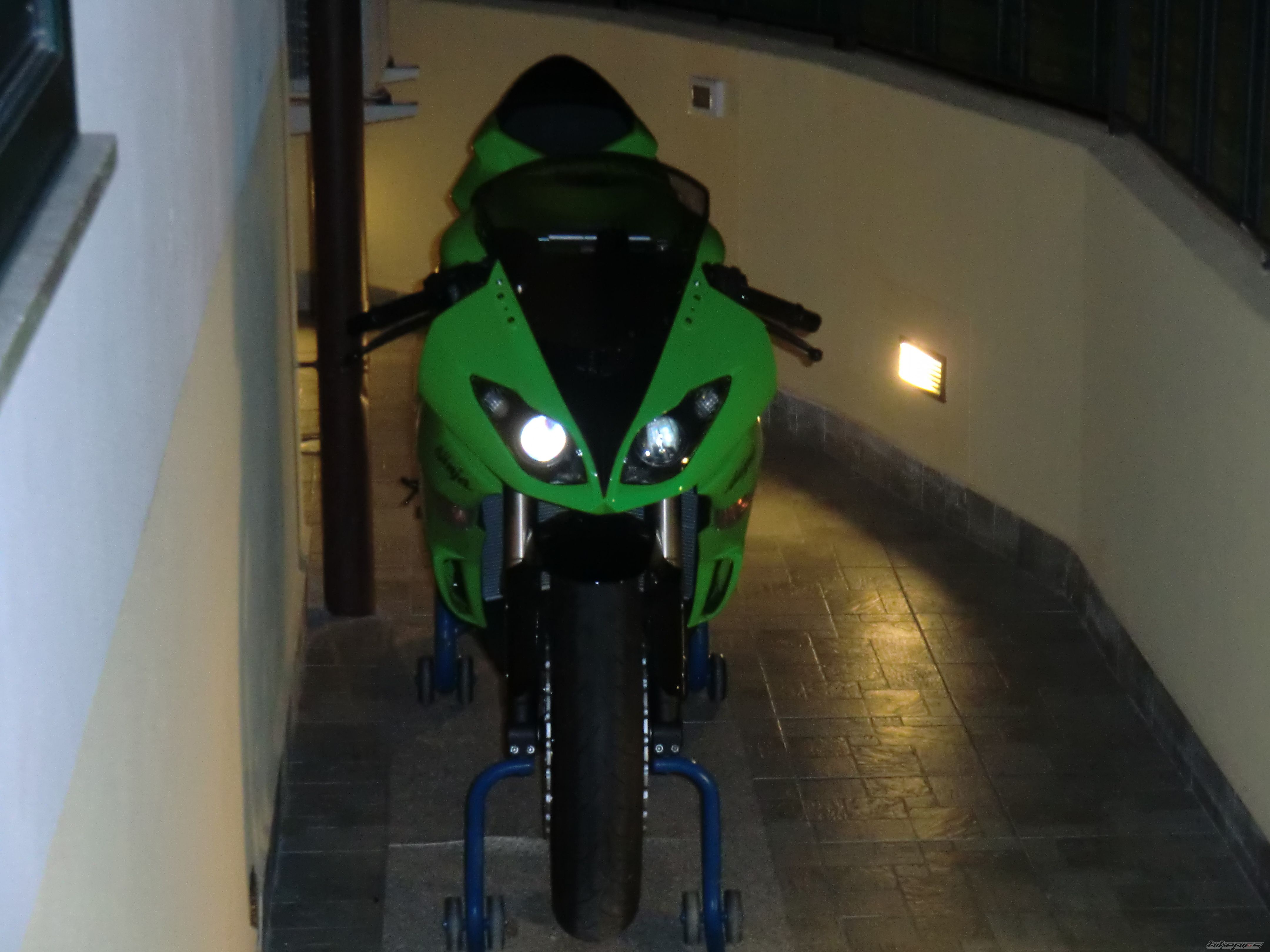 2010 KAWASAKI ZX 6R | Picture 2012988 motorcycle photo