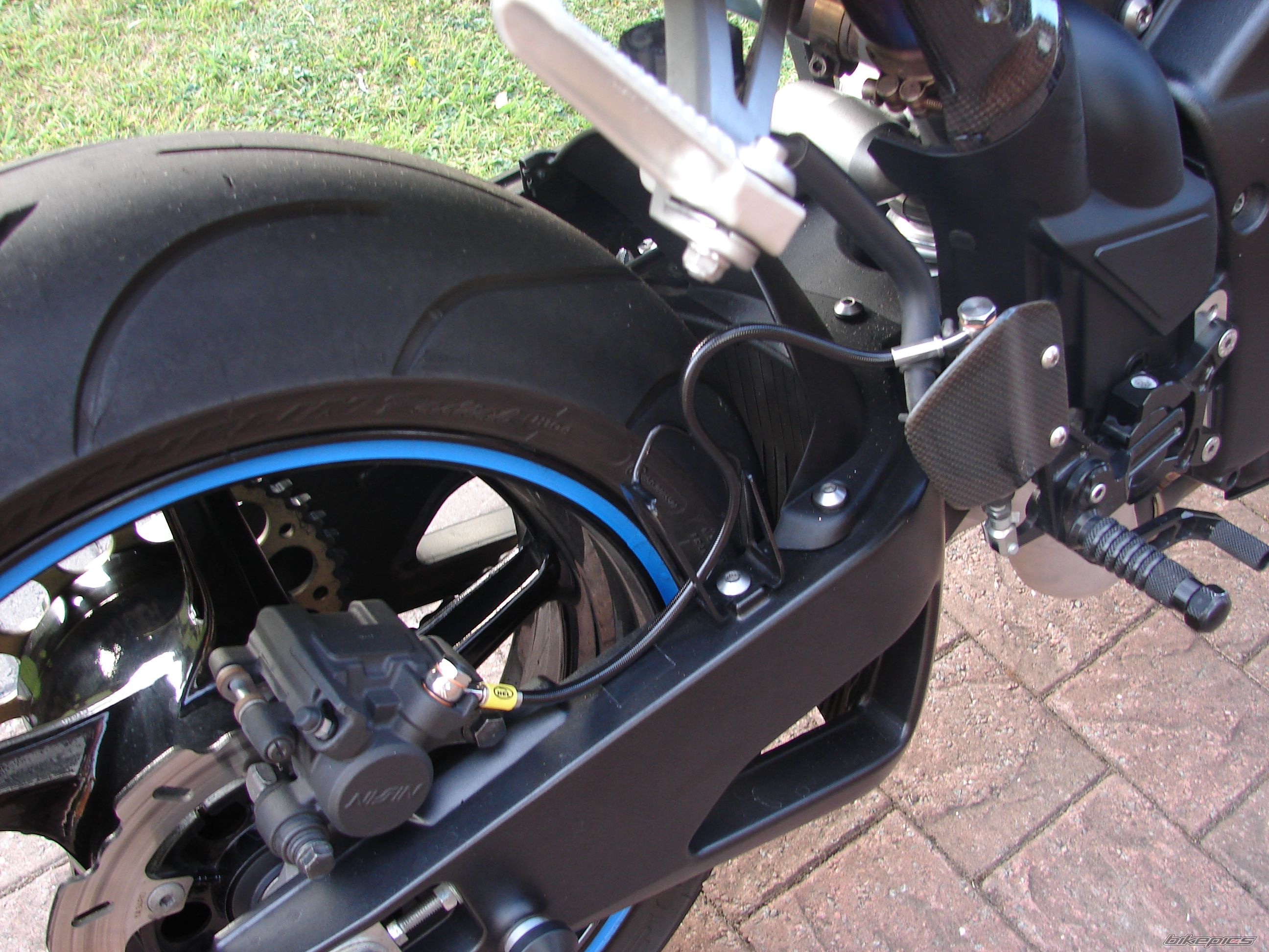 2009 YAMAHA YZF R1 | Picture 2012989 motorcycle photo