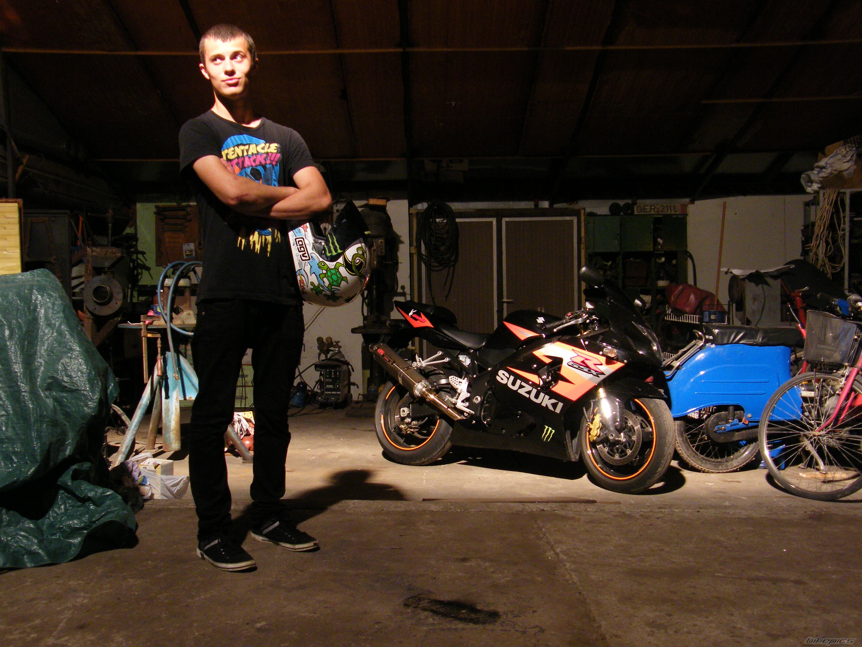 2004 SUZUKI GSX R 600 | Picture 2014360 motorcycle photo