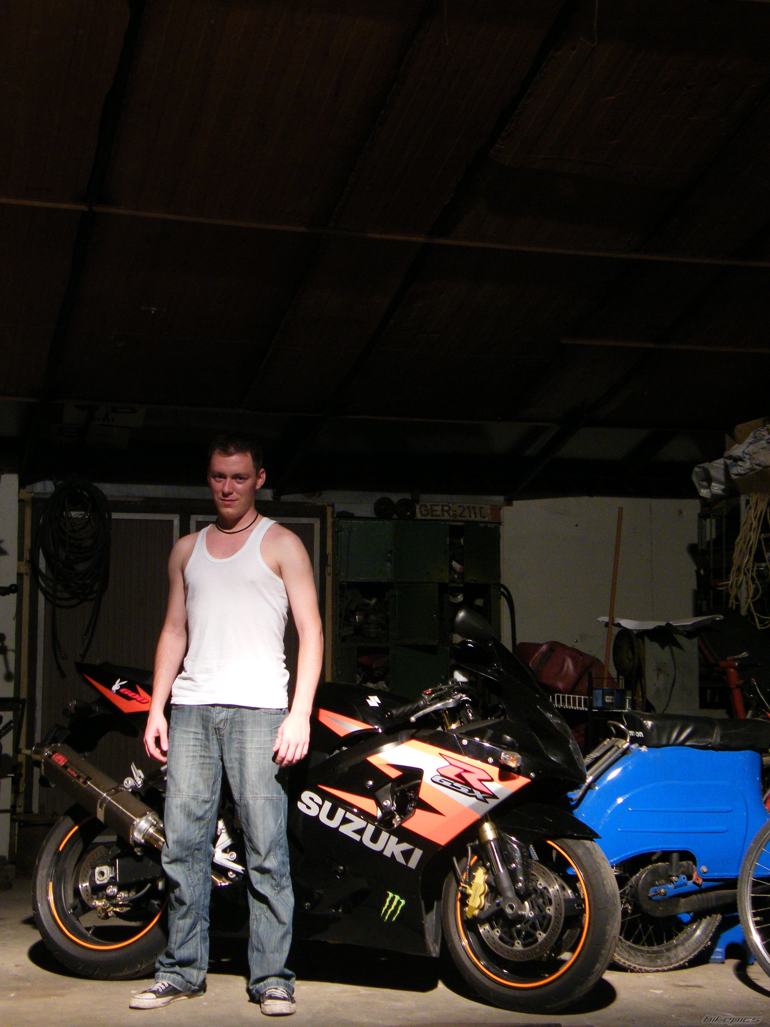 2004 SUZUKI GSX R 600 | Picture 2014361 motorcycle photo