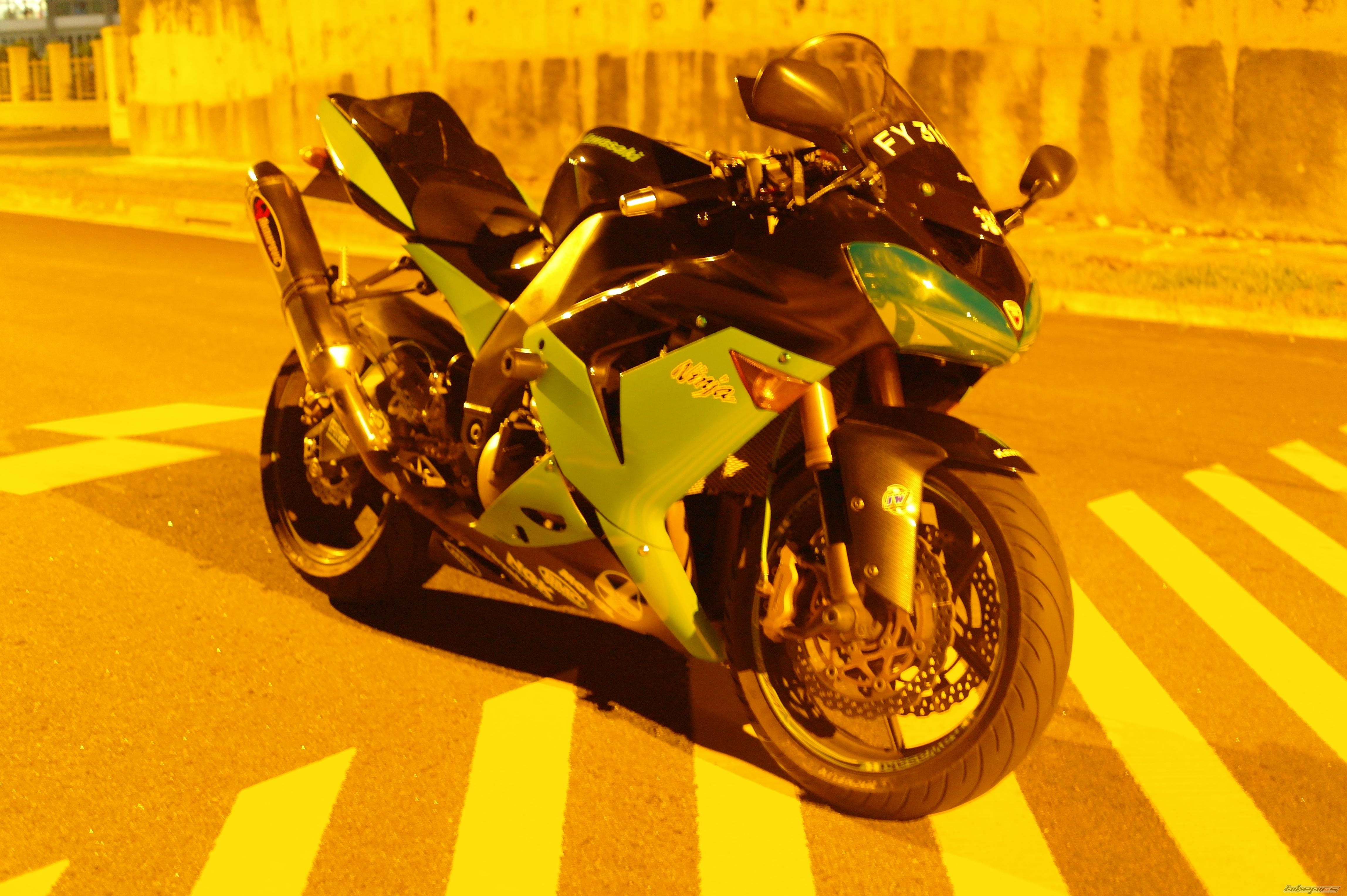 2004 KAWASAKI ZX 10R | Picture 2015955 motorcycle photo