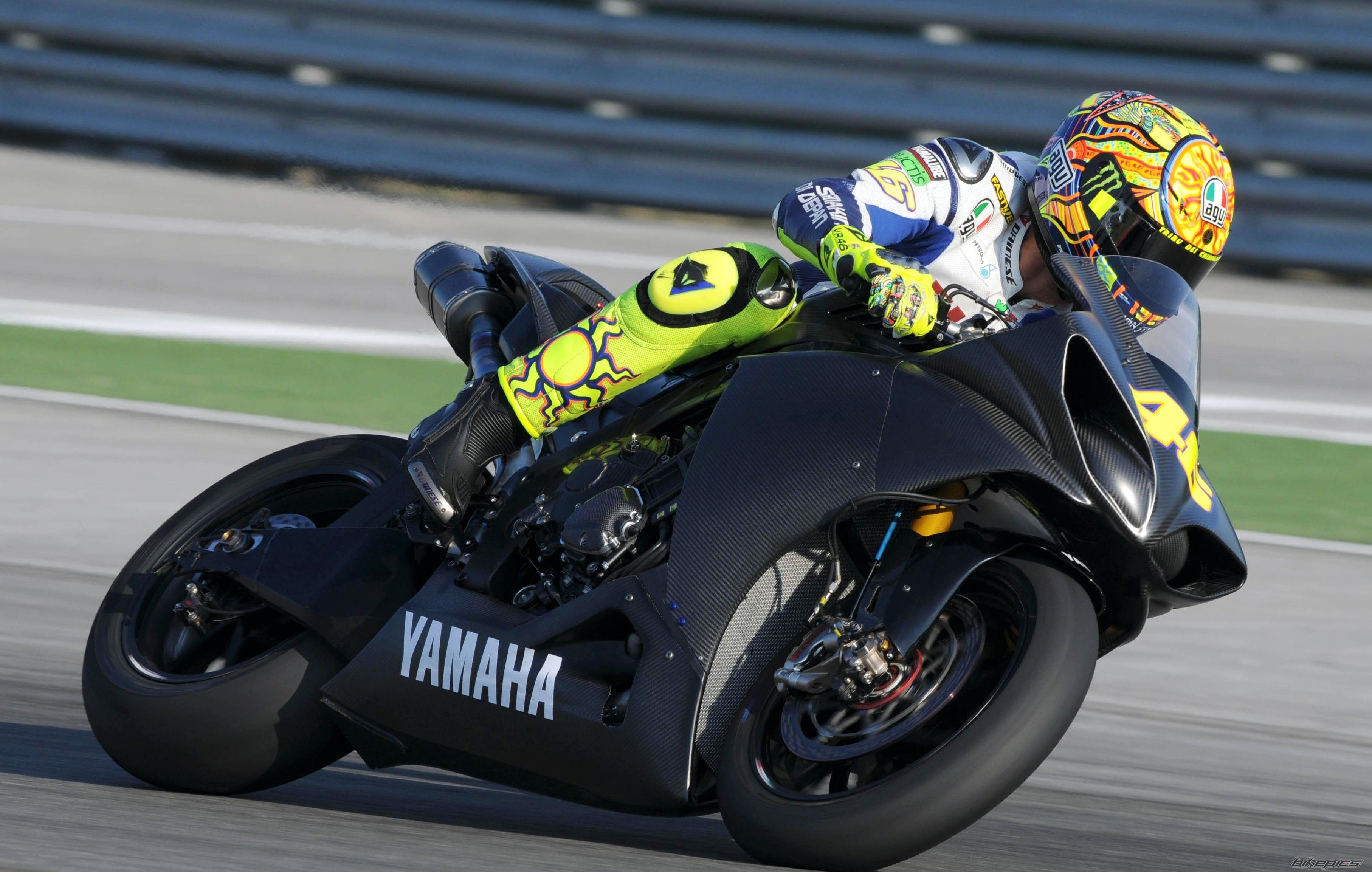 2010 YAMAHA YZF R1 | Picture 2016266 motorcycle photo