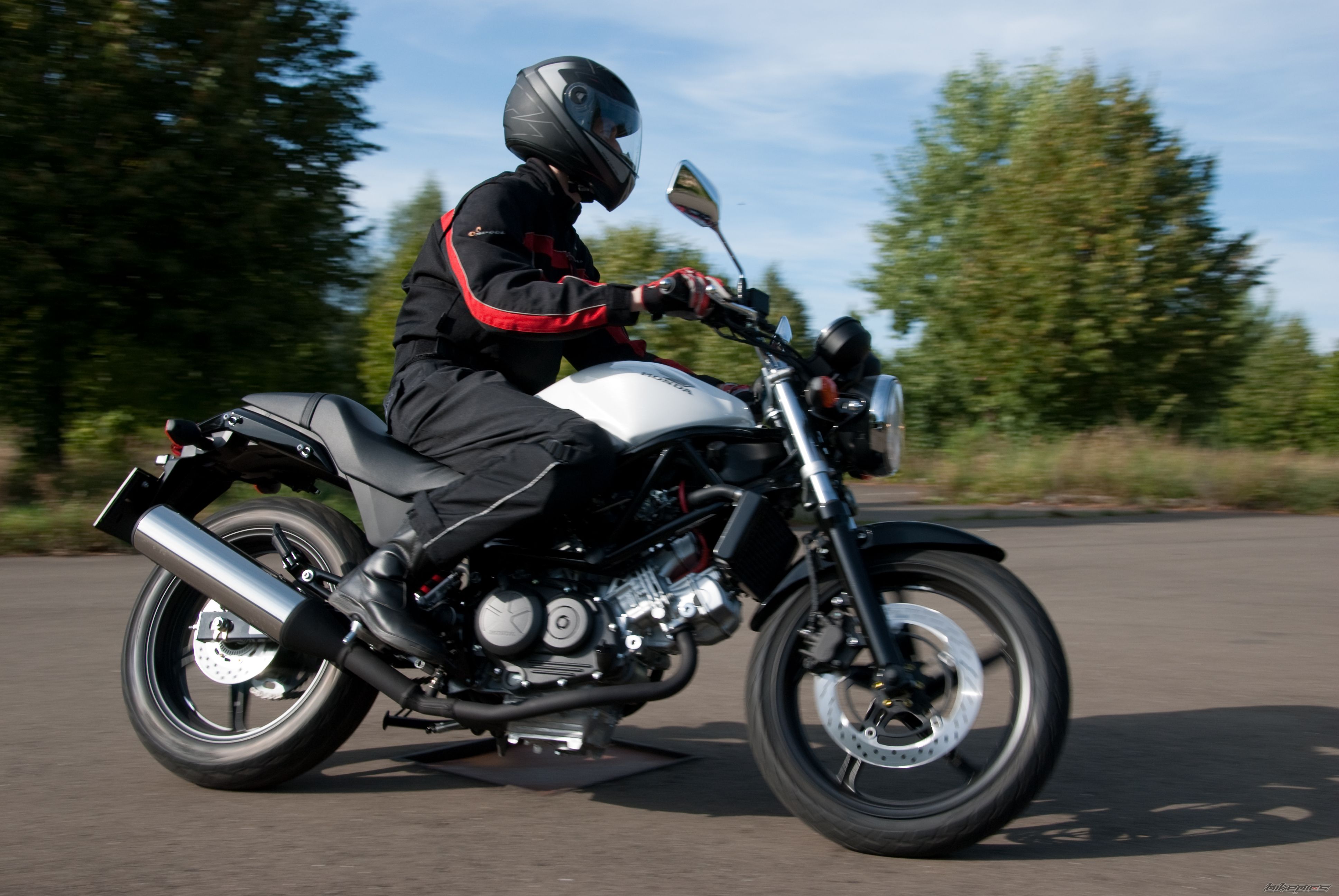 2009 HONDA VTR 250 | Picture 2017521 motorcycle photo