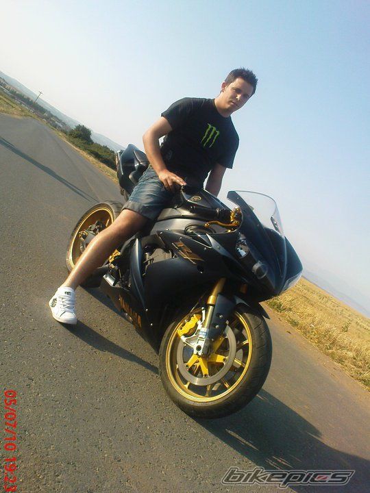 2010 YAMAHA YZF R1 | Picture 2018406 motorcycle photo