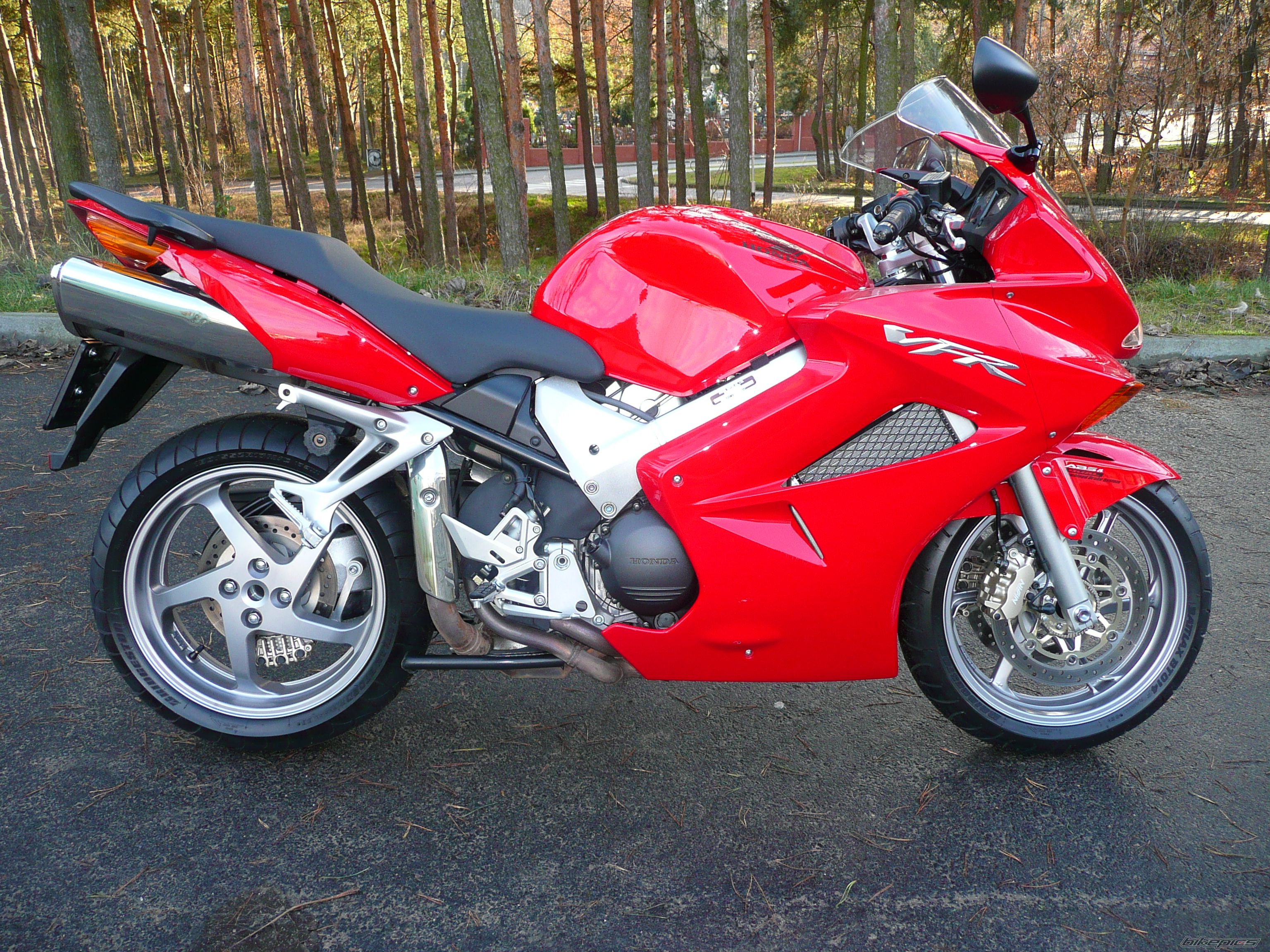 2004 HONDA VFR 800 | Picture 2018606 motorcycle photo