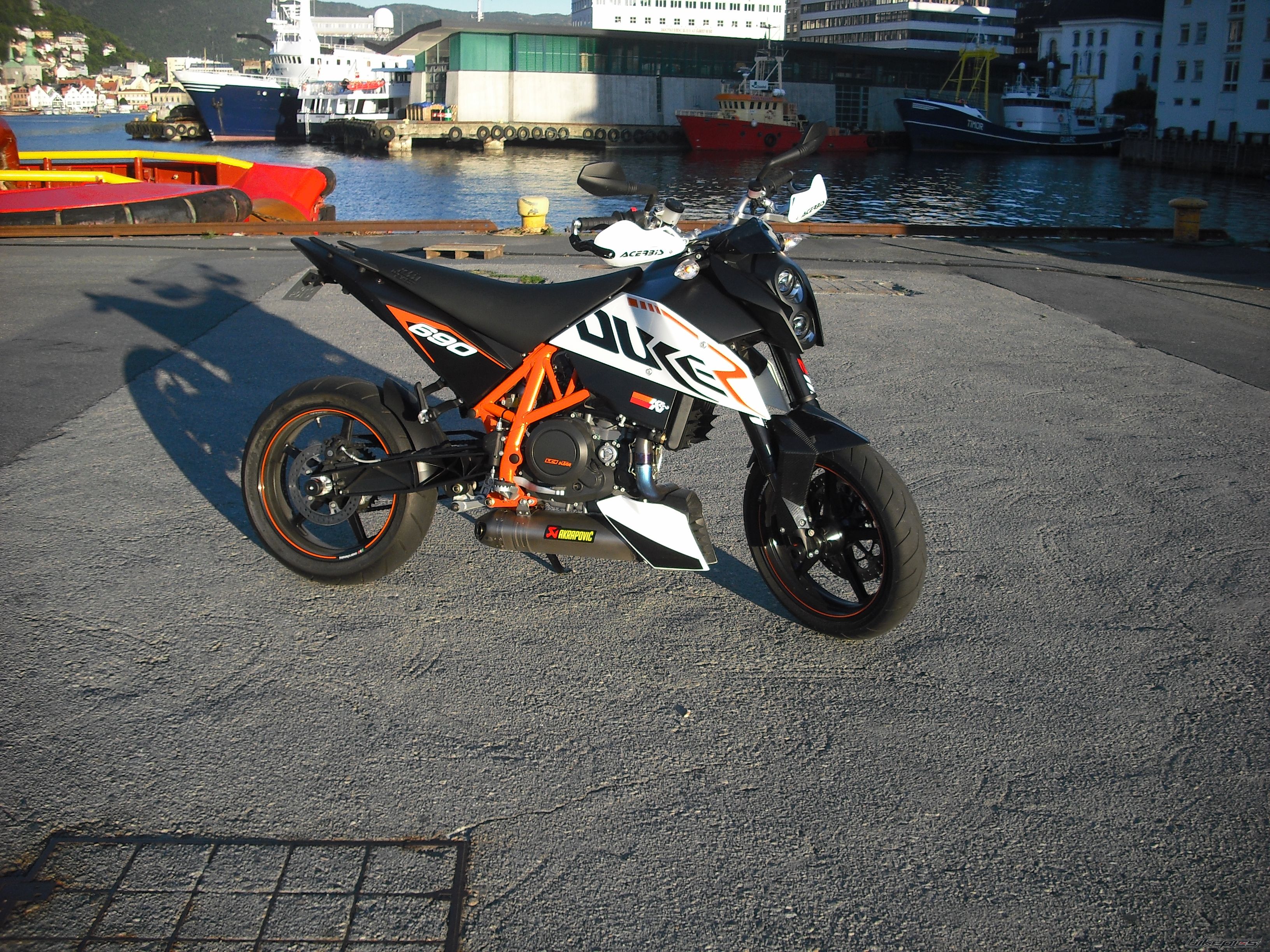 2010 KTM 690 DUKE | Picture 2025286 motorcycle photo