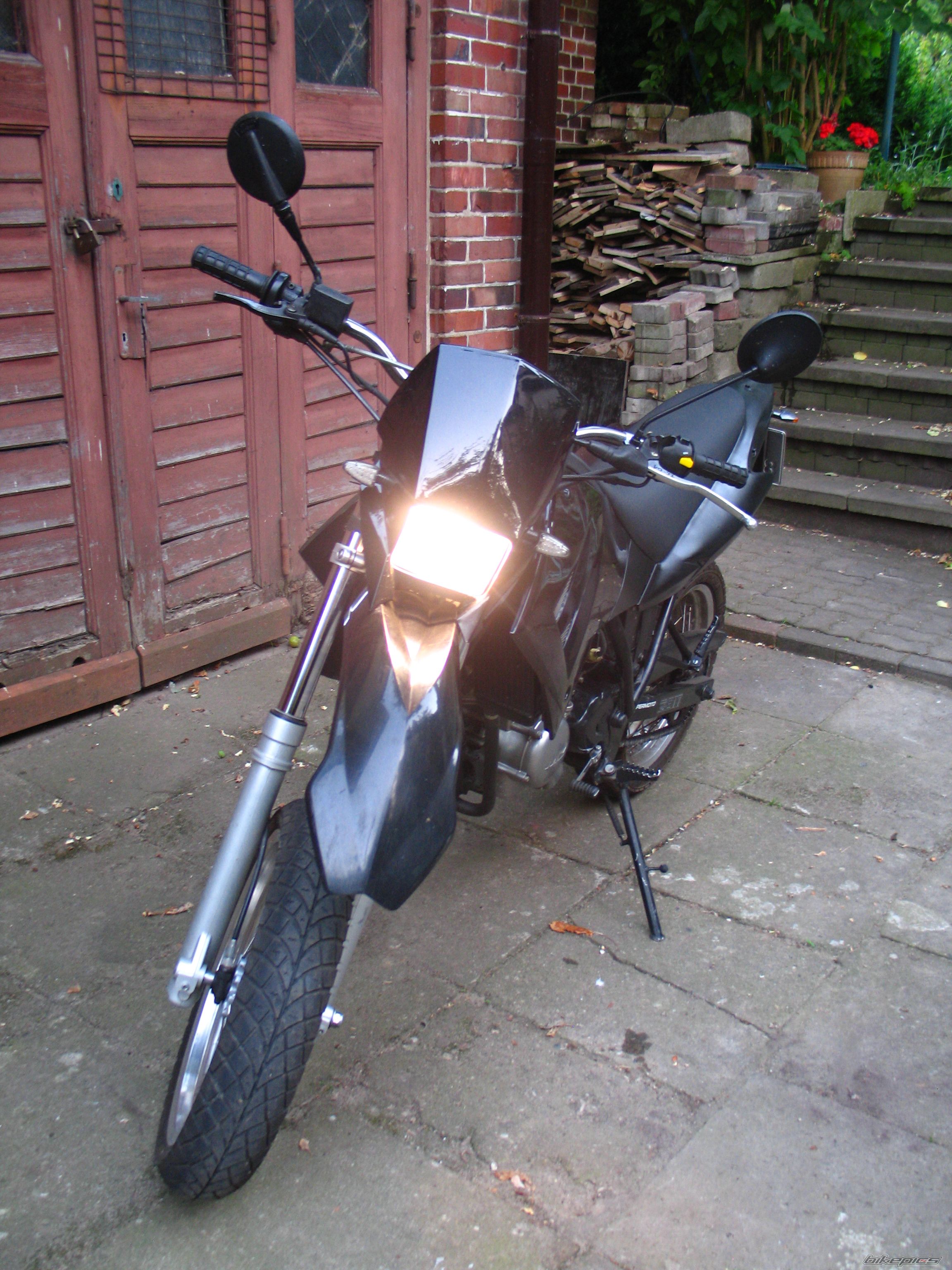 2004 MZ 125SM | Picture 2027142 motorcycle photo