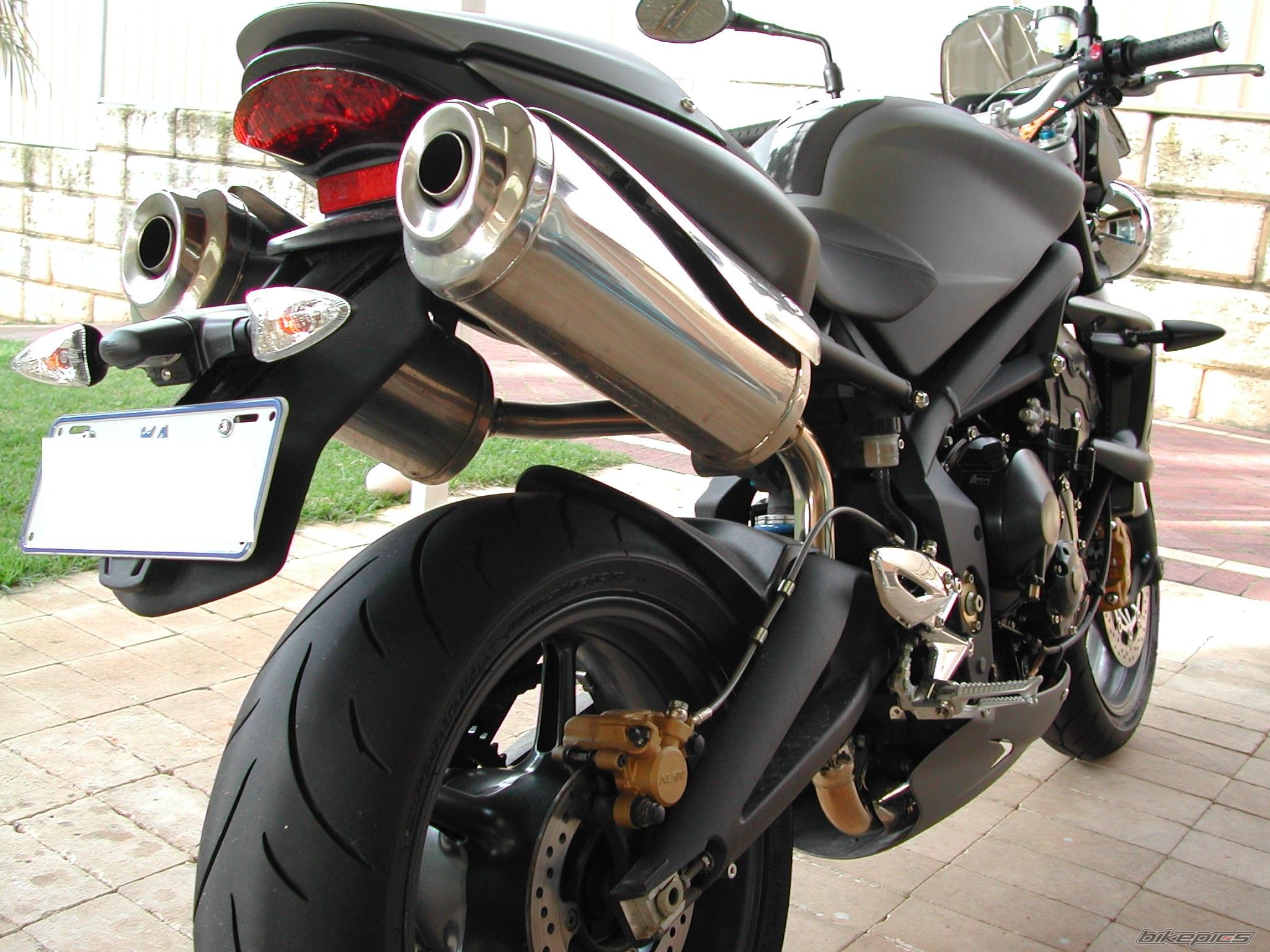2009 TRIUMPH STREET TRIPLE R | Picture 2028431 motorcycle photo