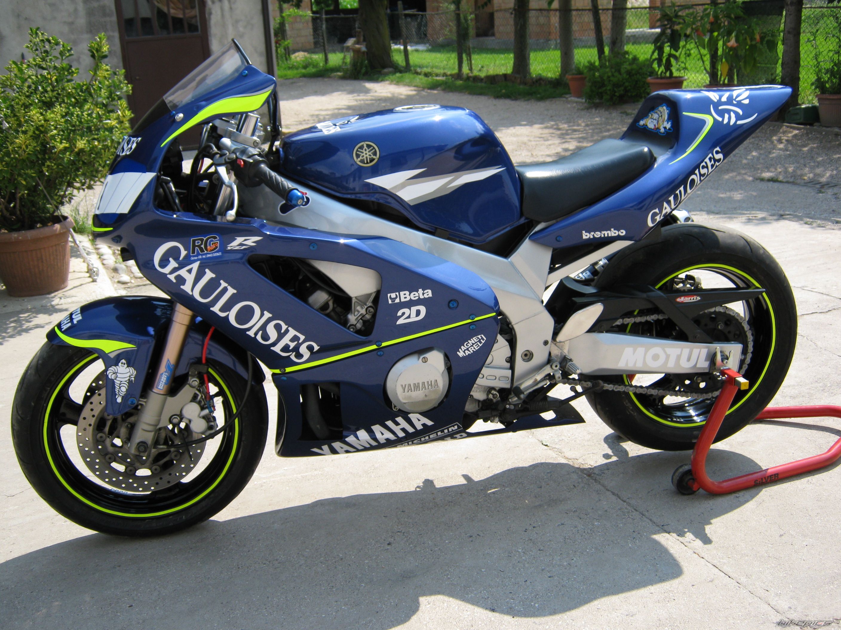 1995 YAMAHA FZR 600 | Picture 2029484 motorcycle photo