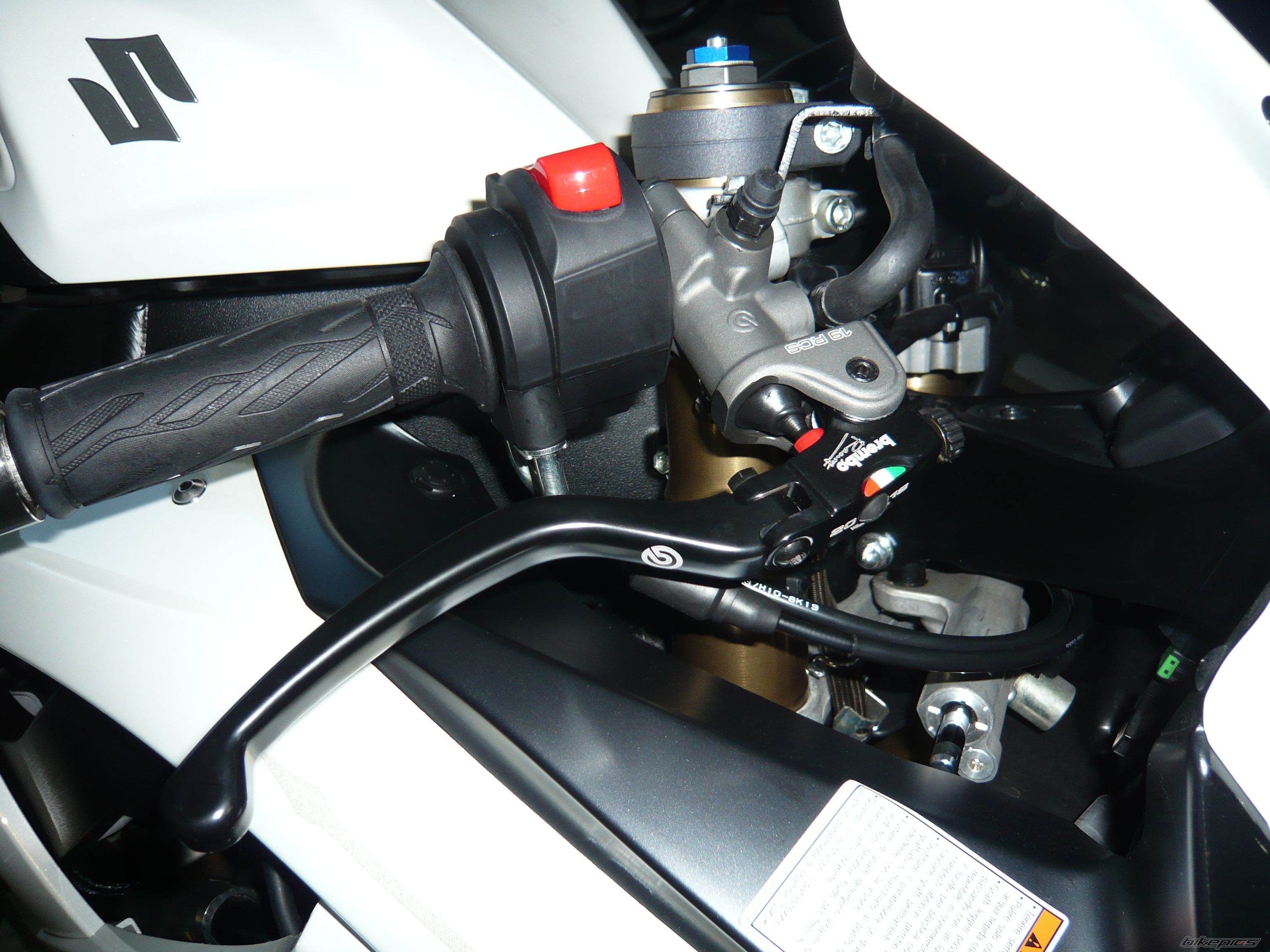 2010 SUZUKI GSX R 600 | Picture 2029947 motorcycle photo