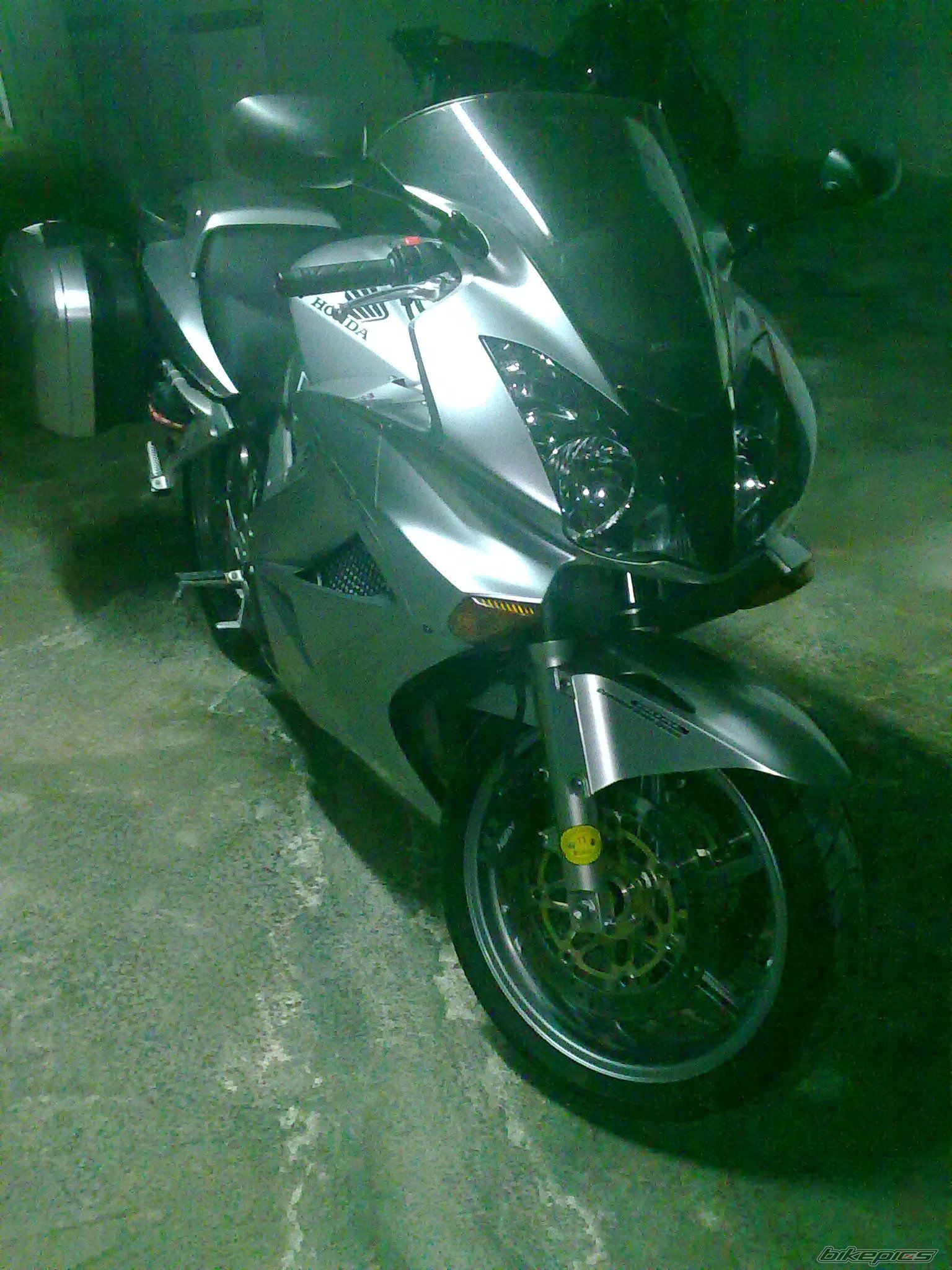 2004 HONDA VFR 800 | Picture 2030188 motorcycle photo