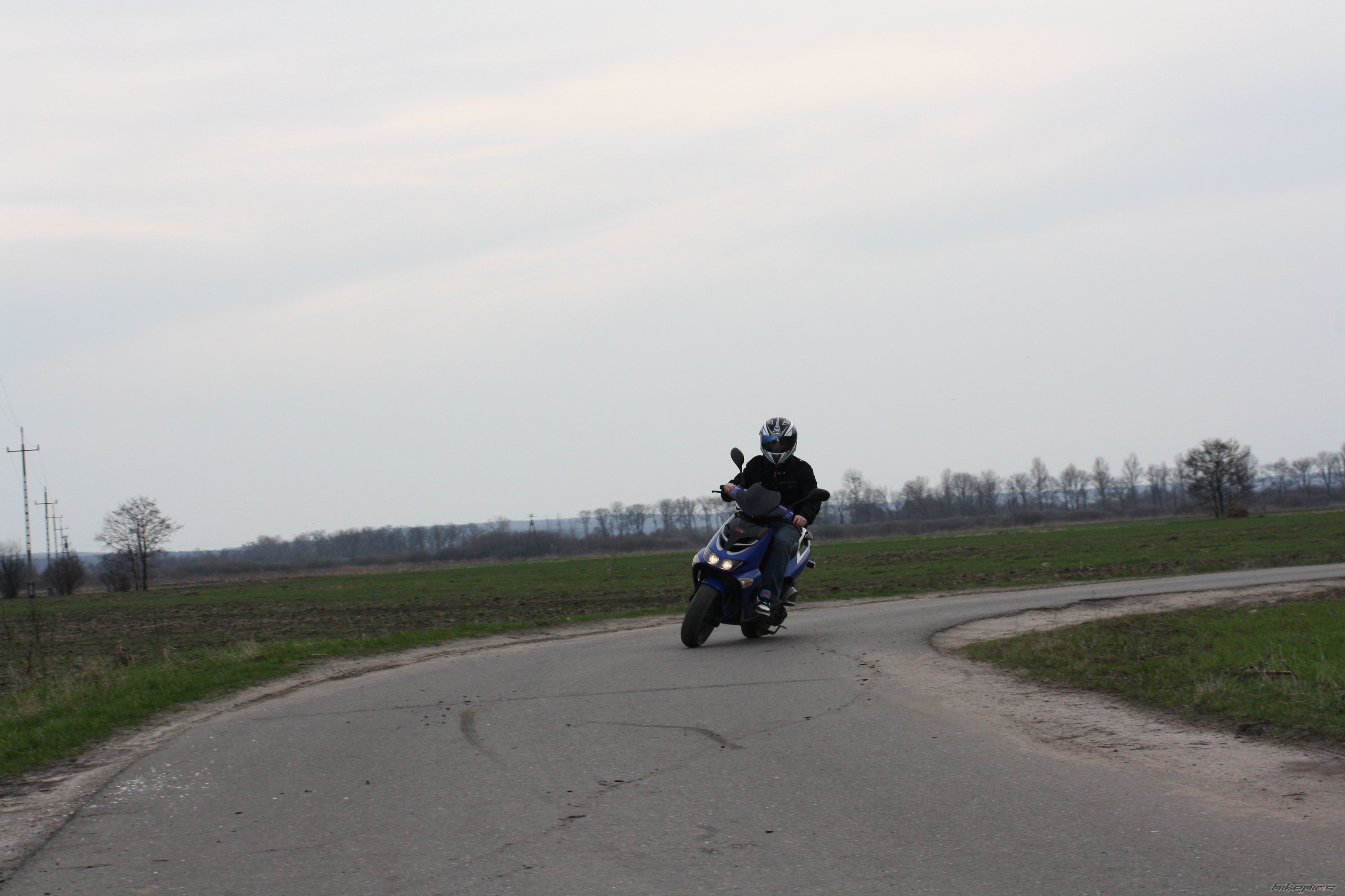 2000 APRILIA SR 50 | Picture 2031011 motorcycle photo
