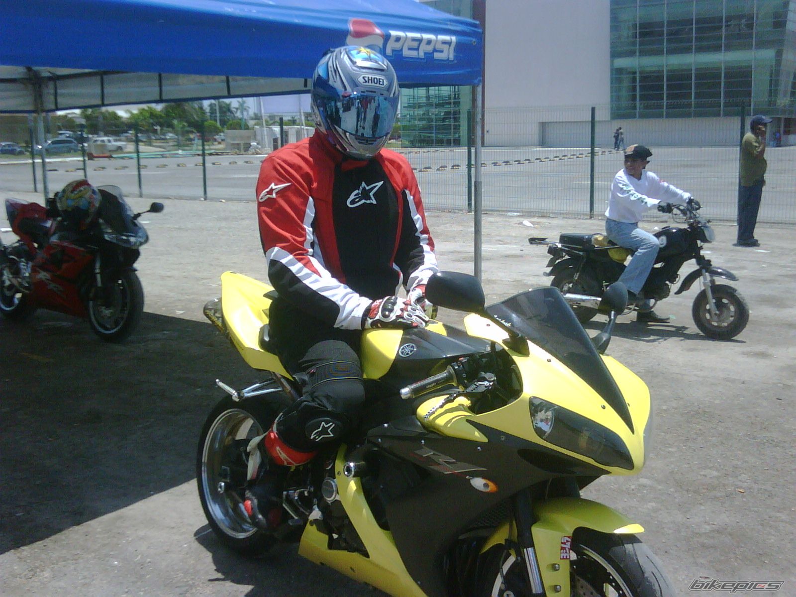 2006 YAMAHA YZF R1 | Picture 2031834 motorcycle photo
