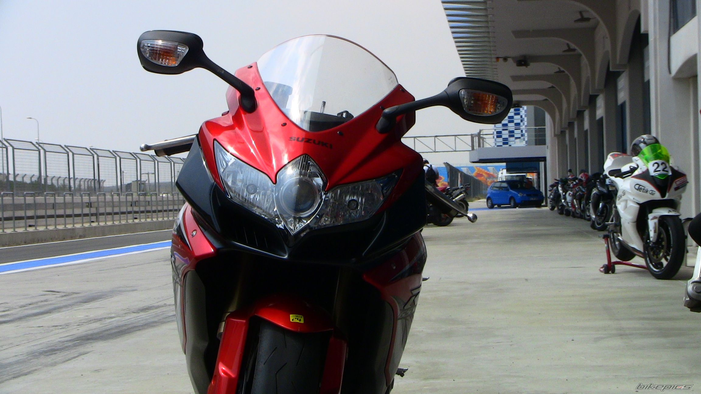 2010 SUZUKI GSX R 600 | Picture 2033030 motorcycle photo