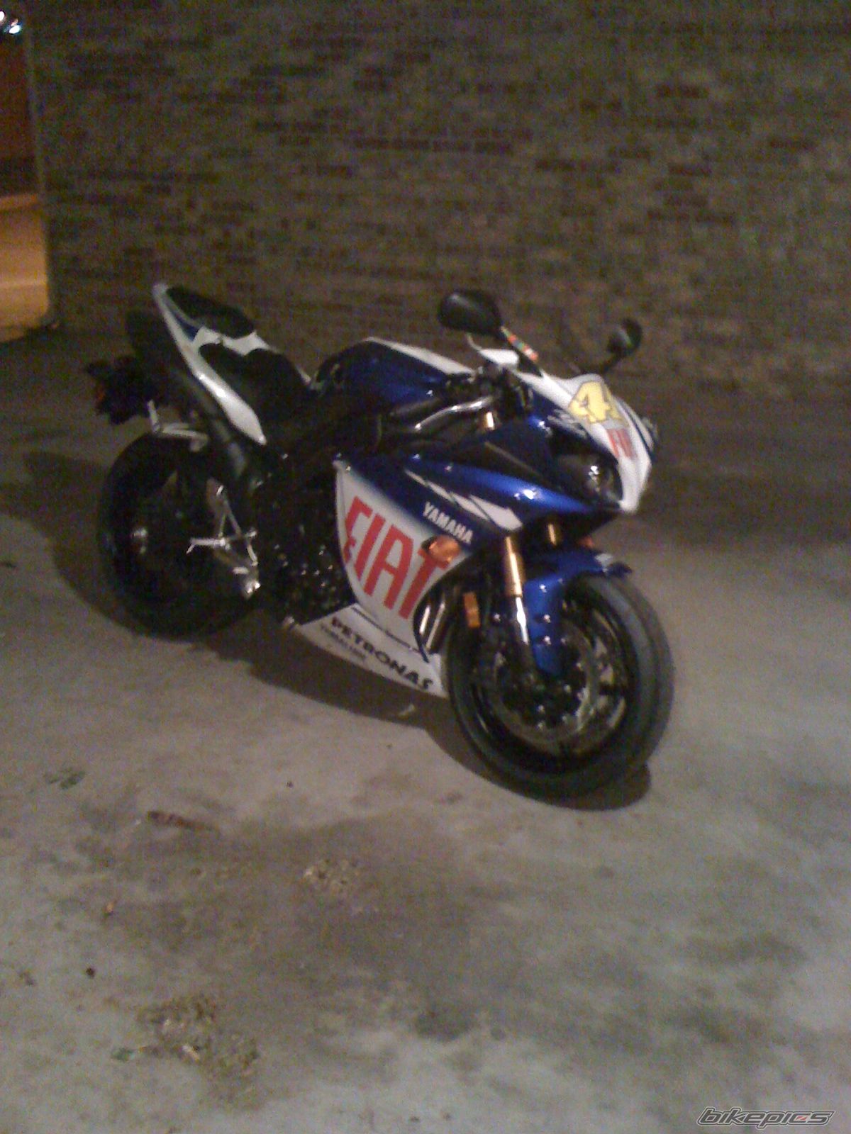 2010 YAMAHA YZF R1 | Picture 2033497 motorcycle photo