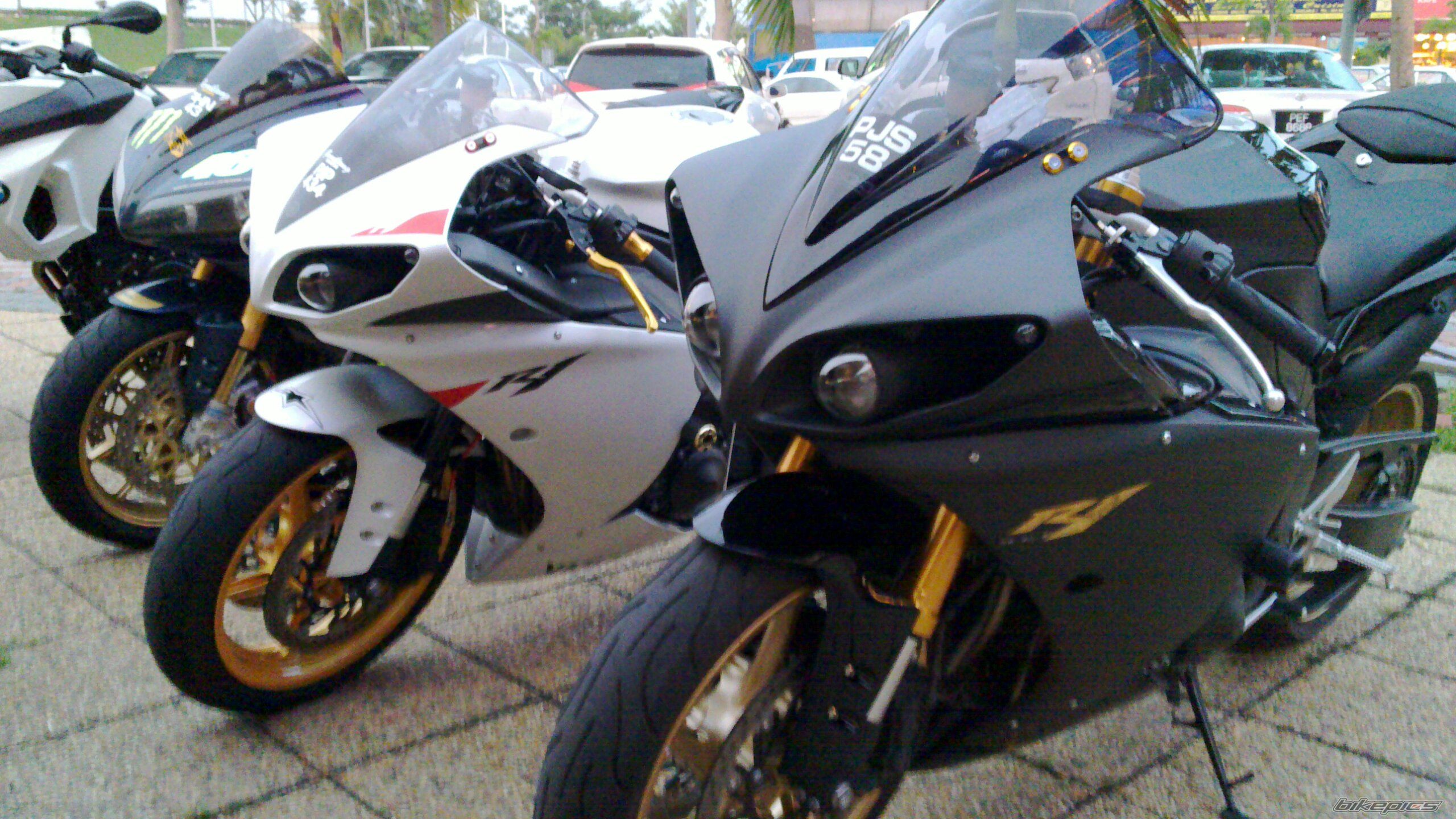 2010 YAMAHA YZF R1 | Picture 2035469 motorcycle photo
