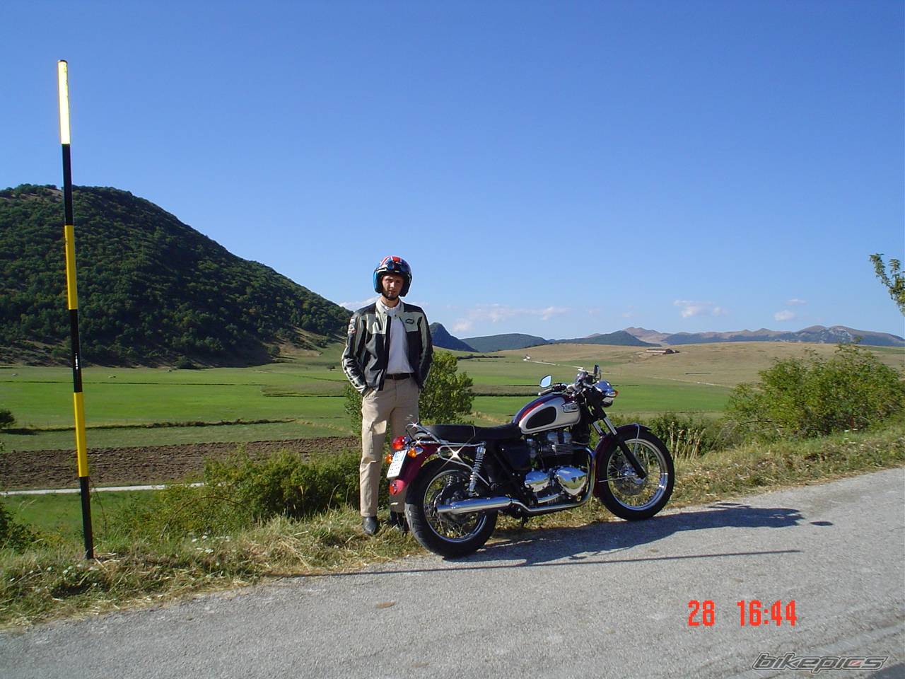 2001 TRIUMPH BONNEVILLE | Picture 204265 motorcycle photo
