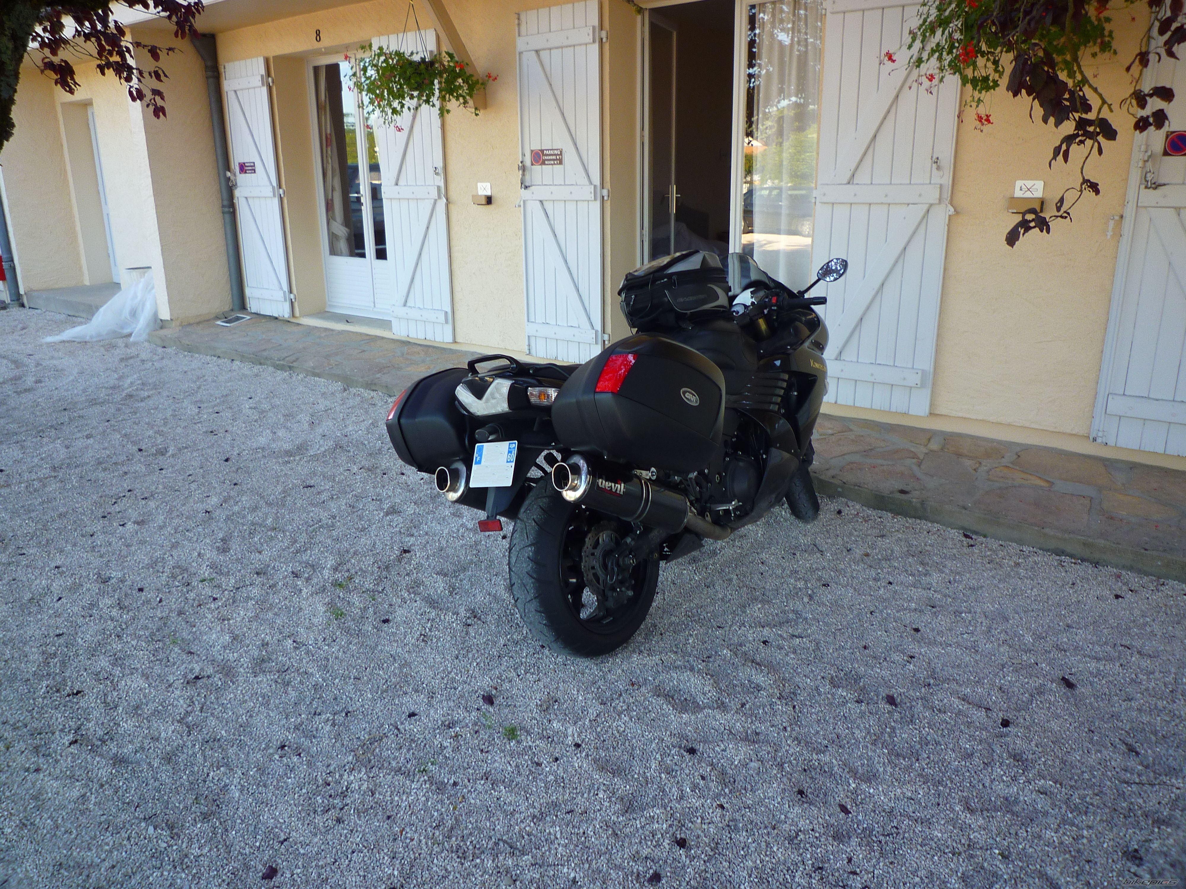 2010 KAWASAKI ZZR 1400 | Picture 2052945 motorcycle photo