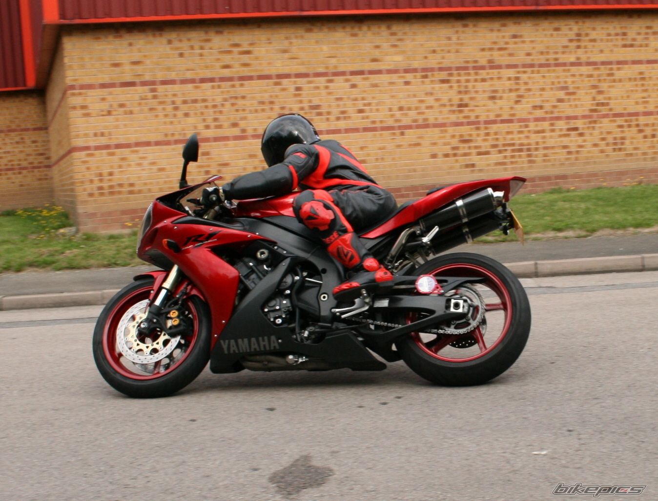 2006 YAMAHA YZF R1 | Picture 2054126 motorcycle photo