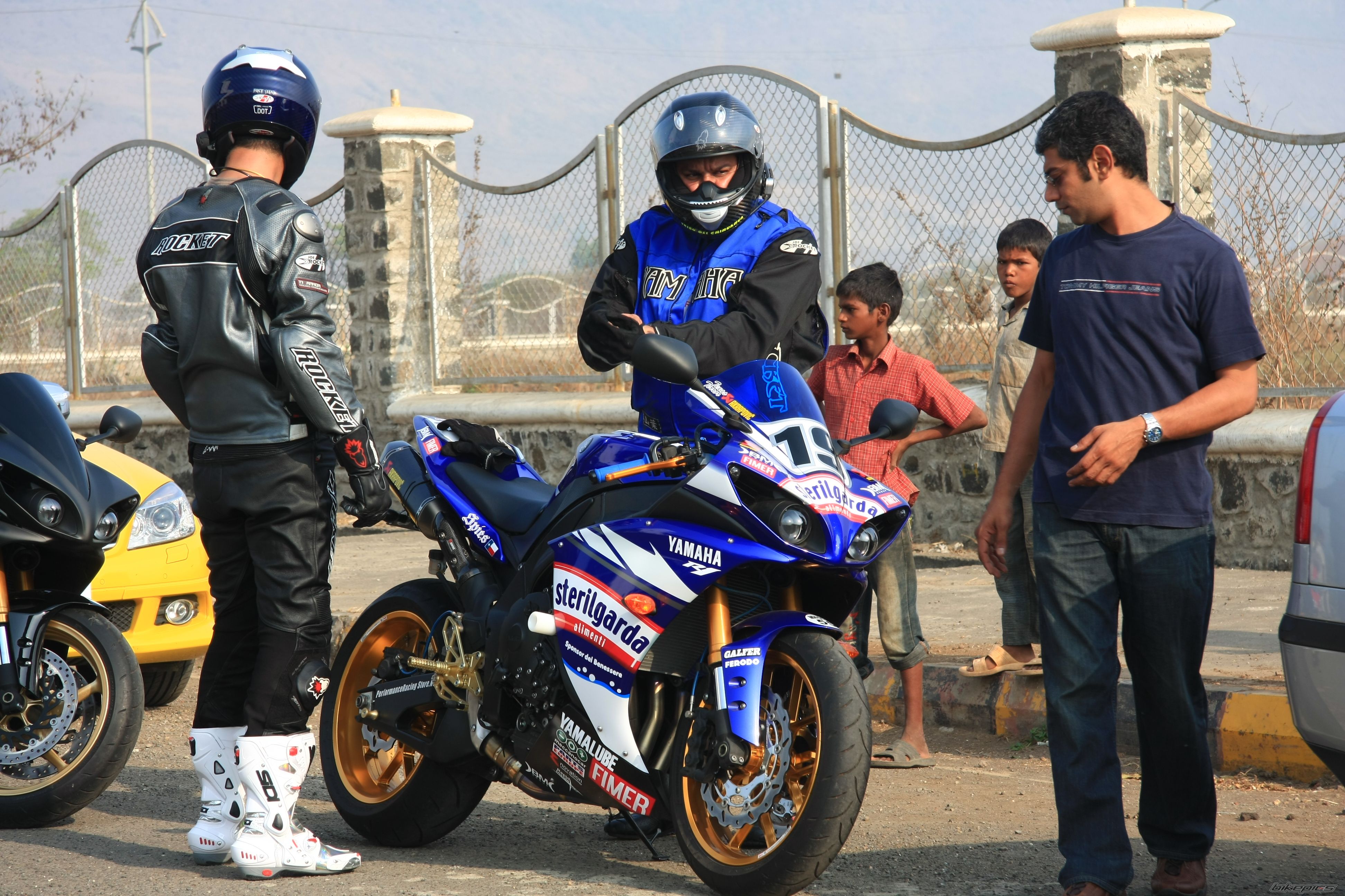 2010 YAMAHA YZF R1 | Picture 2067077 motorcycle photo