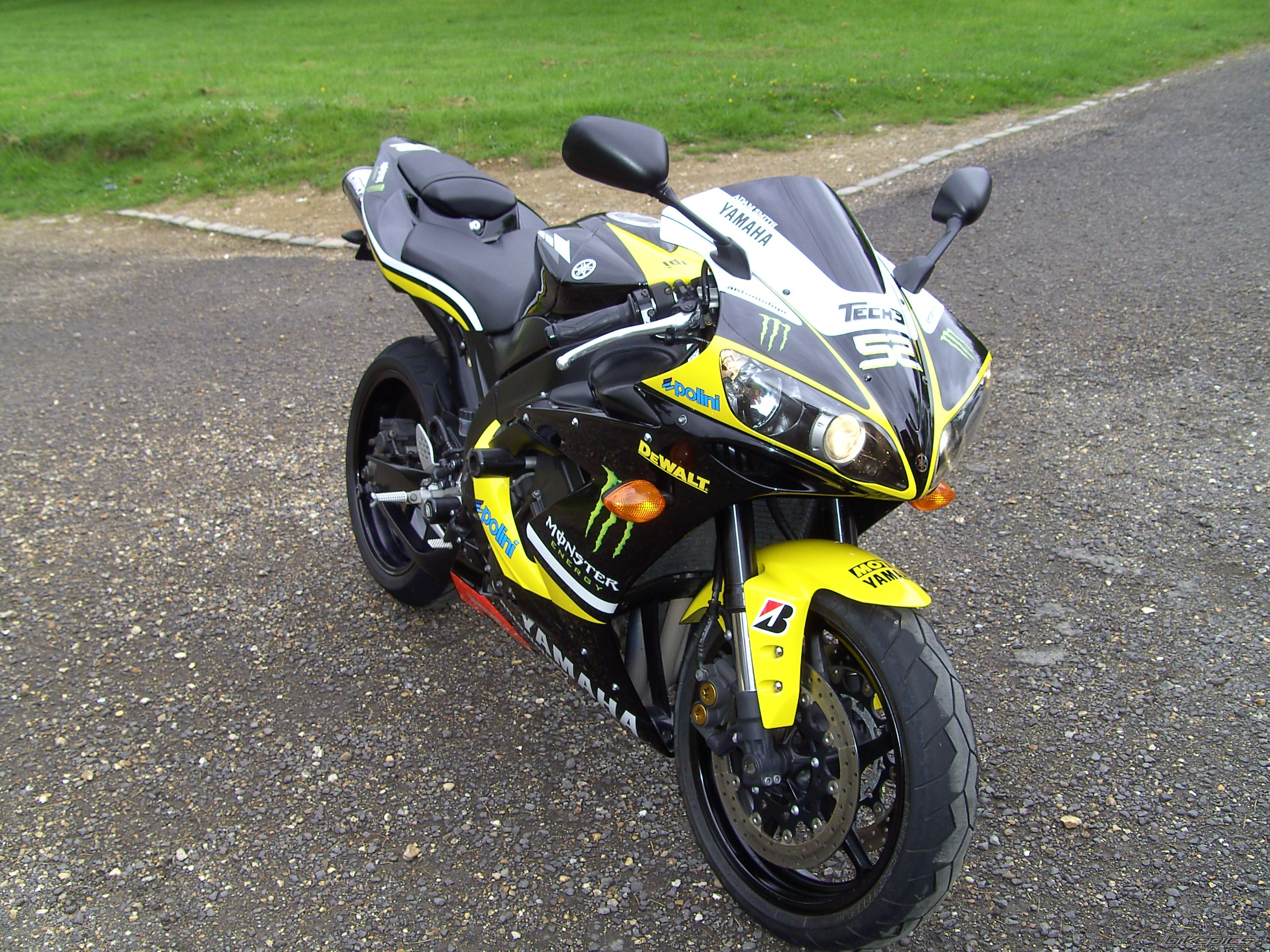 2004 YAMAHA YZF R1 | Picture 2068237 motorcycle photo