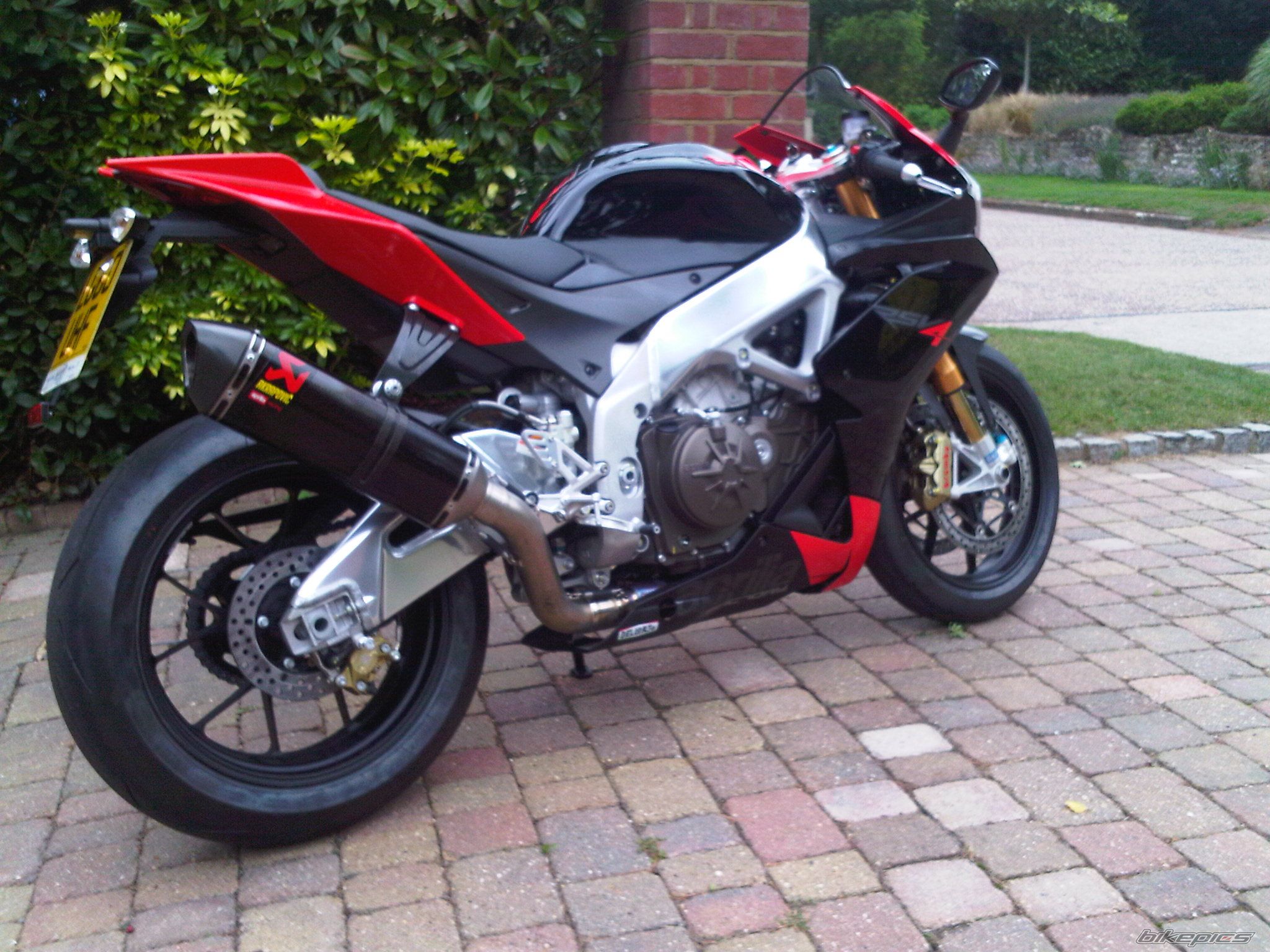 2010 APRILIA RSV MILLE FACTORY | Picture 2074888 motorcycle photo