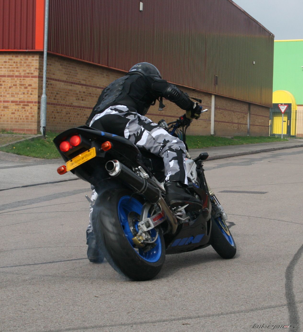 2000 YAMAHA YZF R1 | Picture 2077750 motorcycle photo