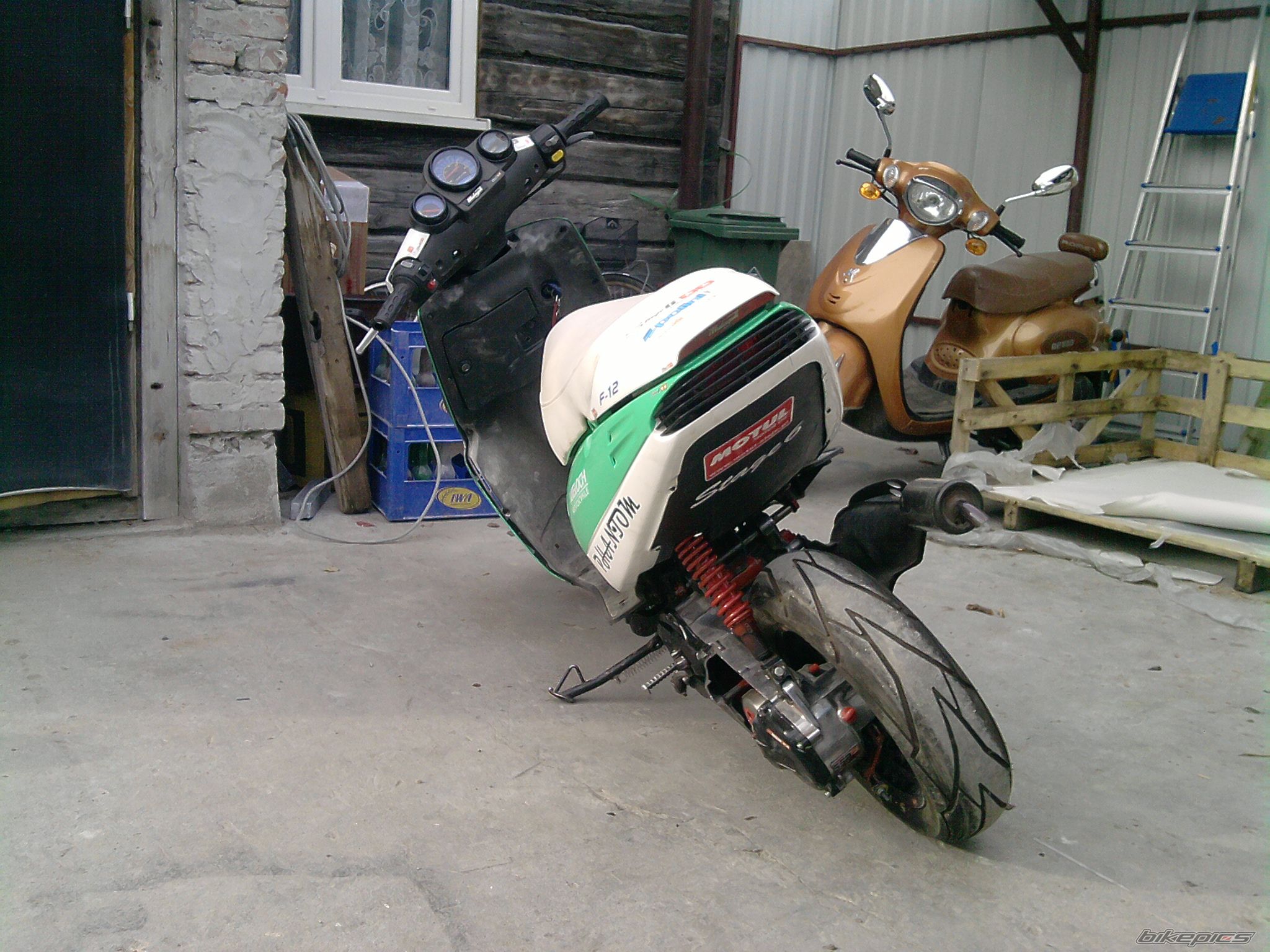 2001 MALAGUTI F 12 50 | Picture 2081191 motorcycle photo