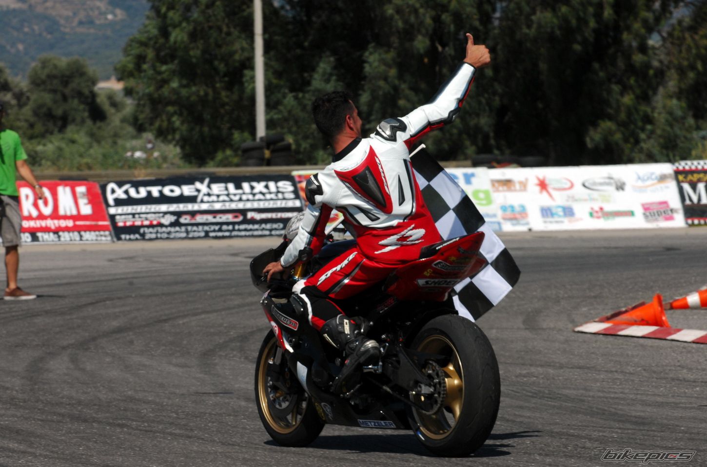 2009 YAMAHA YZF R6 | Picture 2084737 motorcycle photo