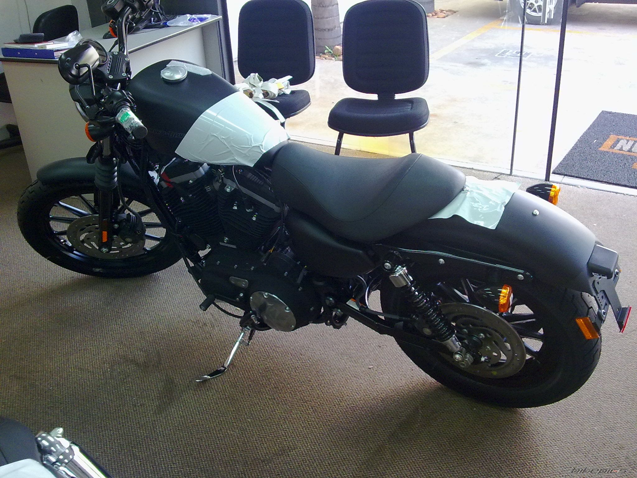 2010 HARLEY DAVIDSON XL 883C | Picture 2087914 motorcycle photo