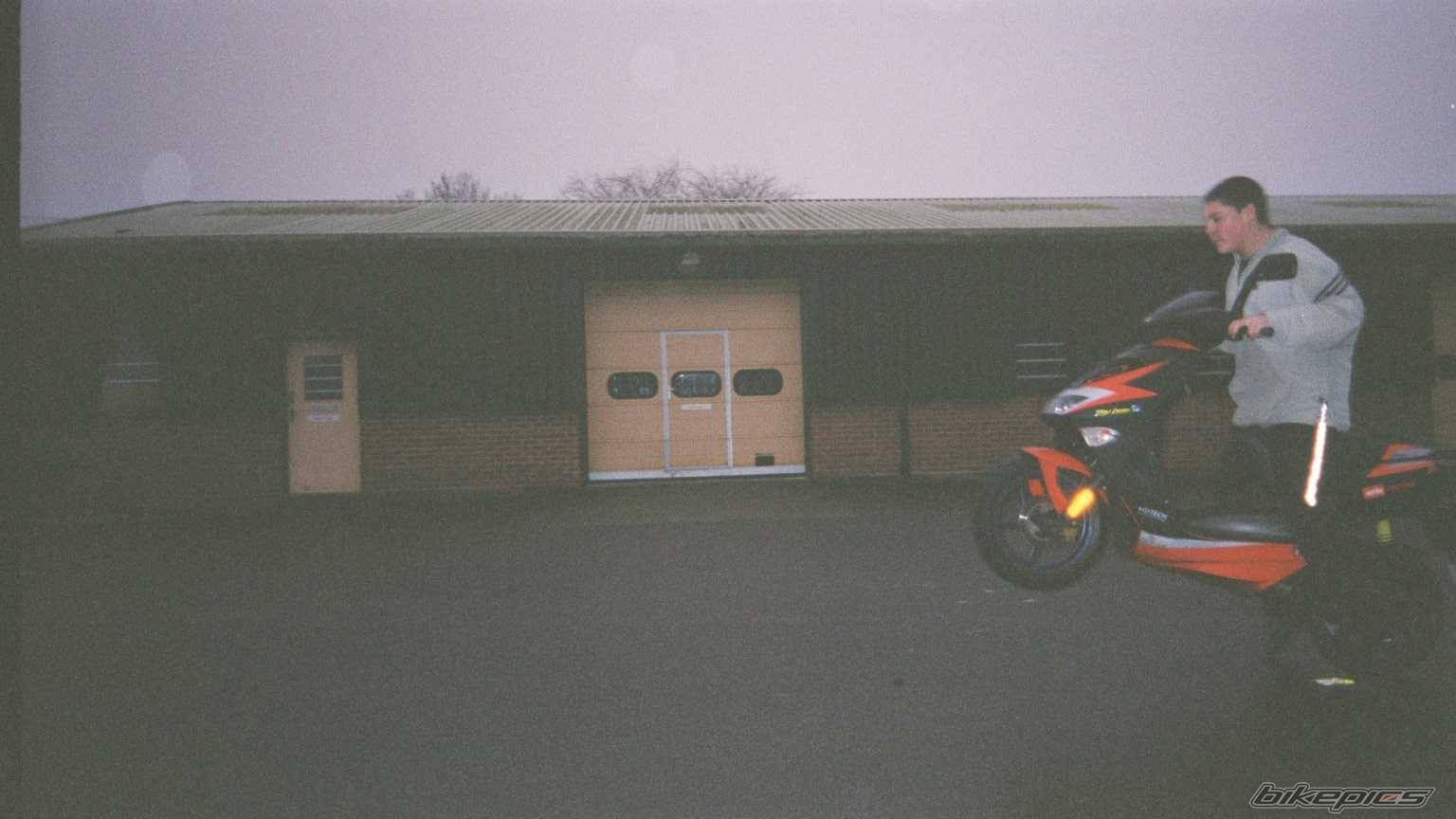 2001 APRILIA SR 50 | Picture 20883 motorcycle photo