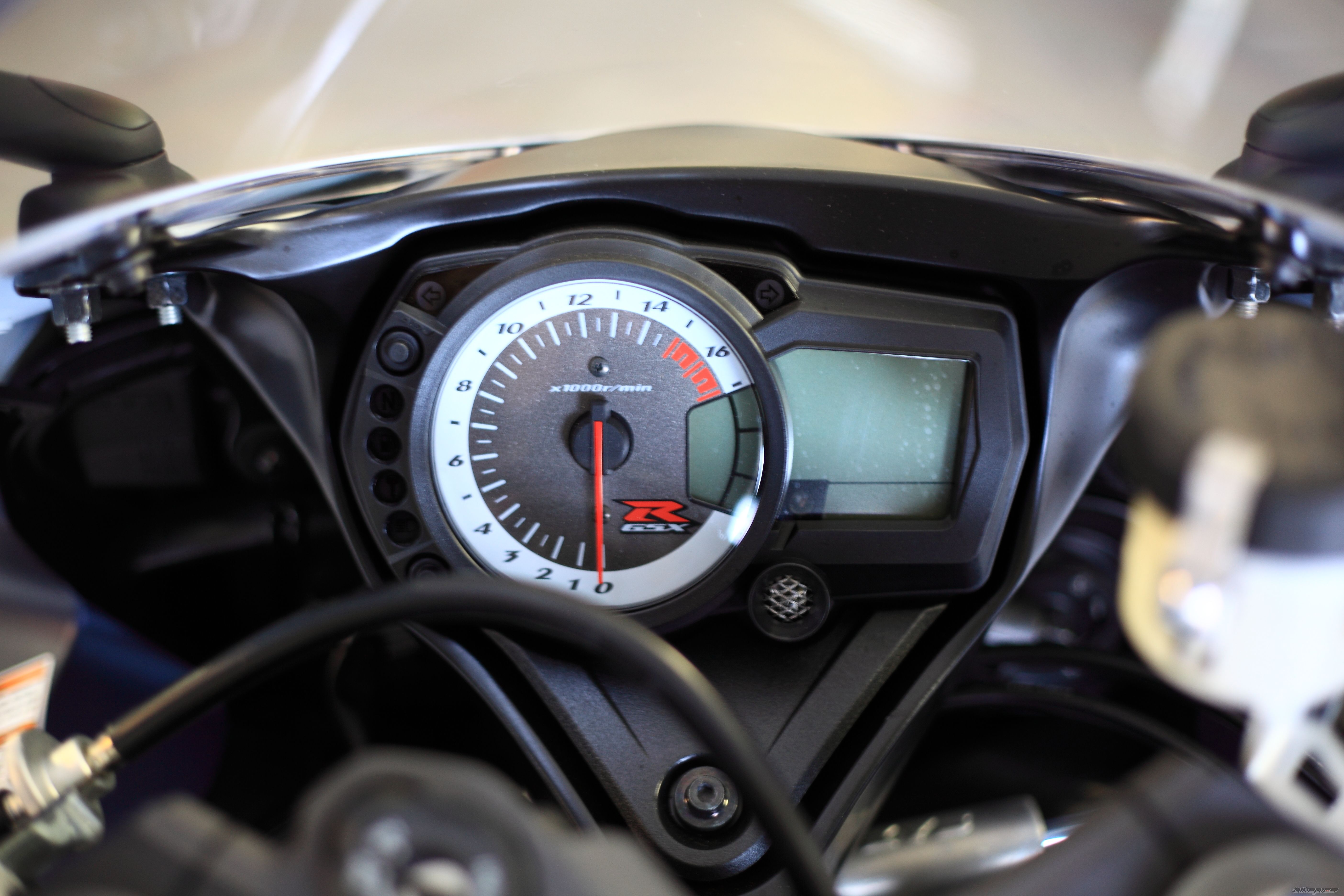 2010 SUZUKI GSX R 750 | Picture 2101873 motorcycle photo