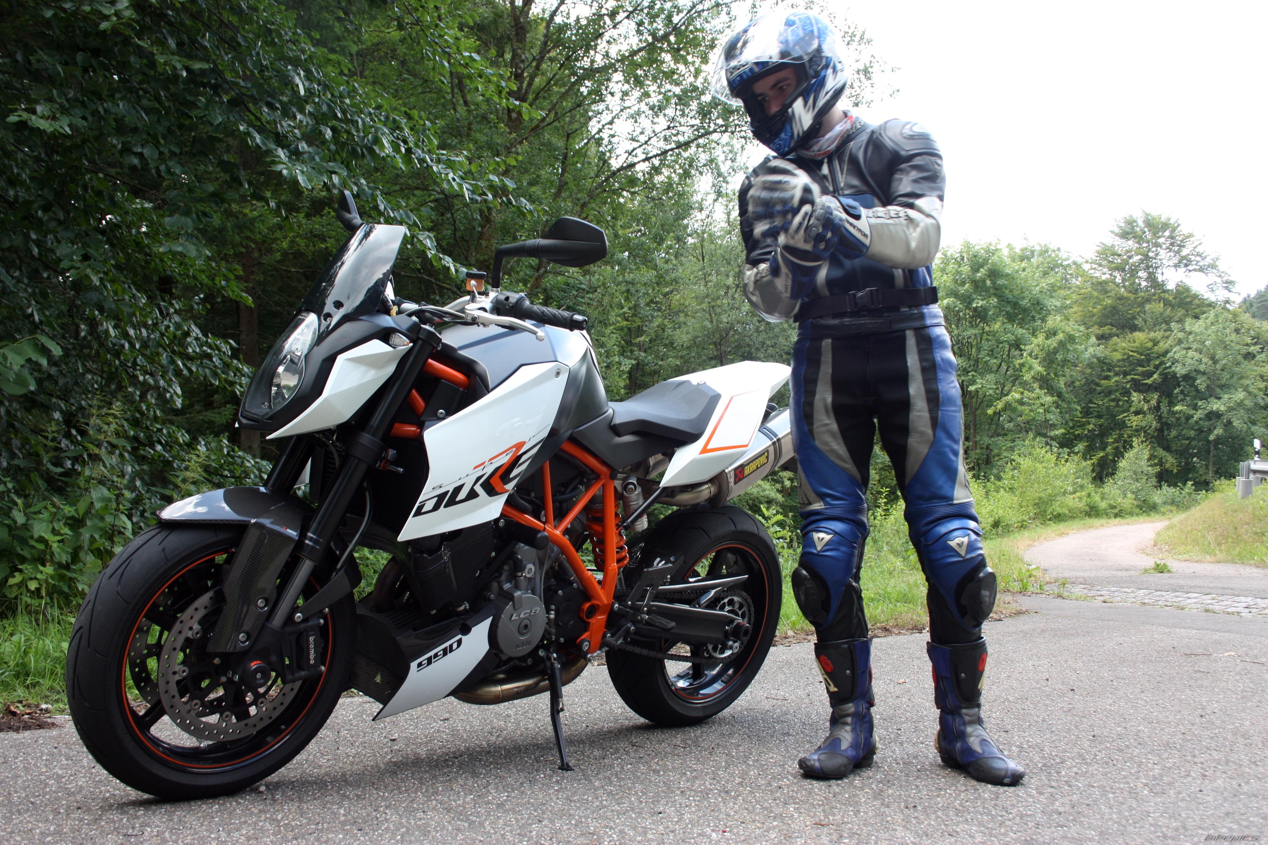 2009 KTM 990 SUPERDUKE | Picture 2109429 motorcycle photo