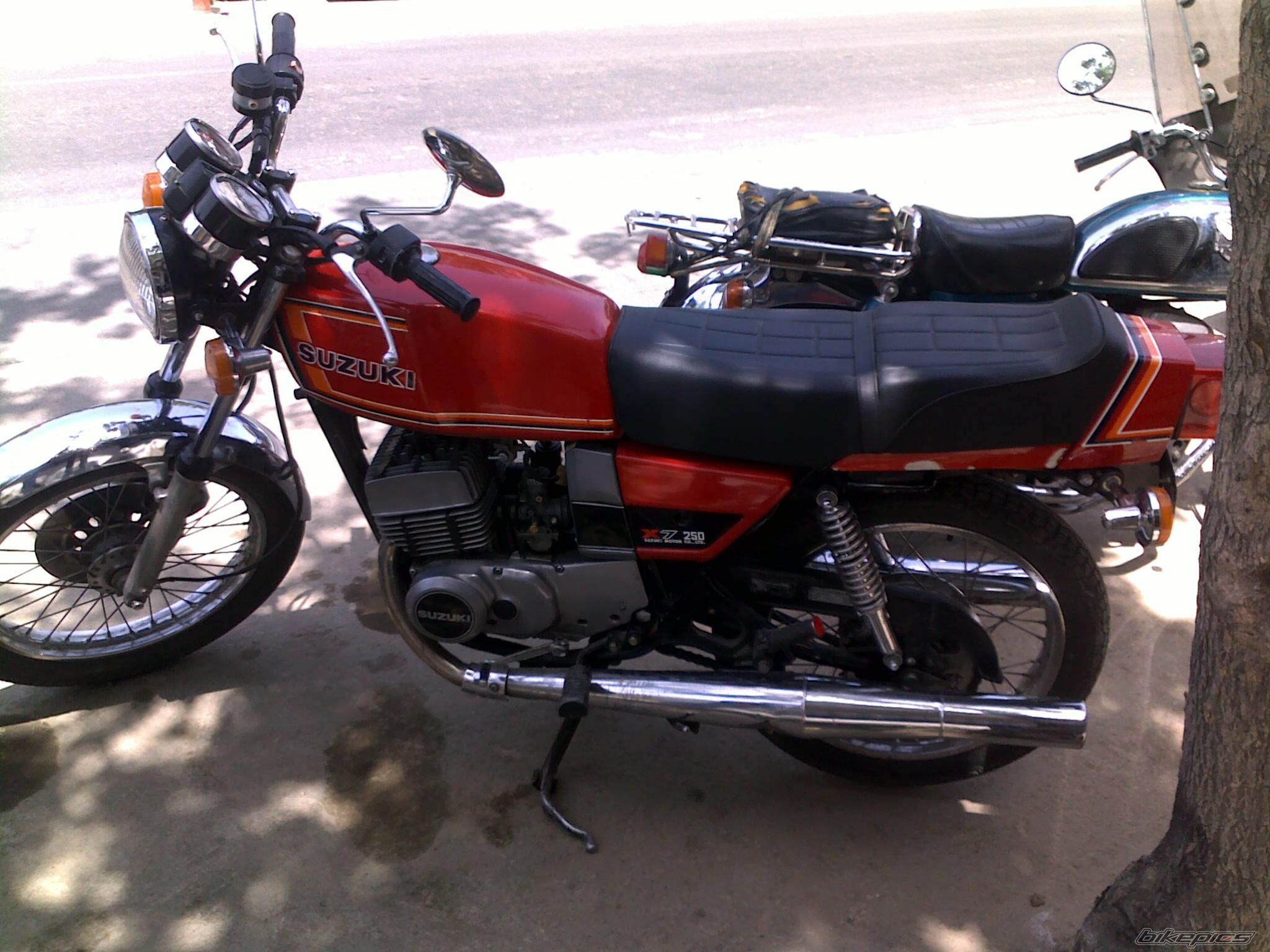 2010 SUZUKI GT 250 | Picture 2109540 motorcycle photo